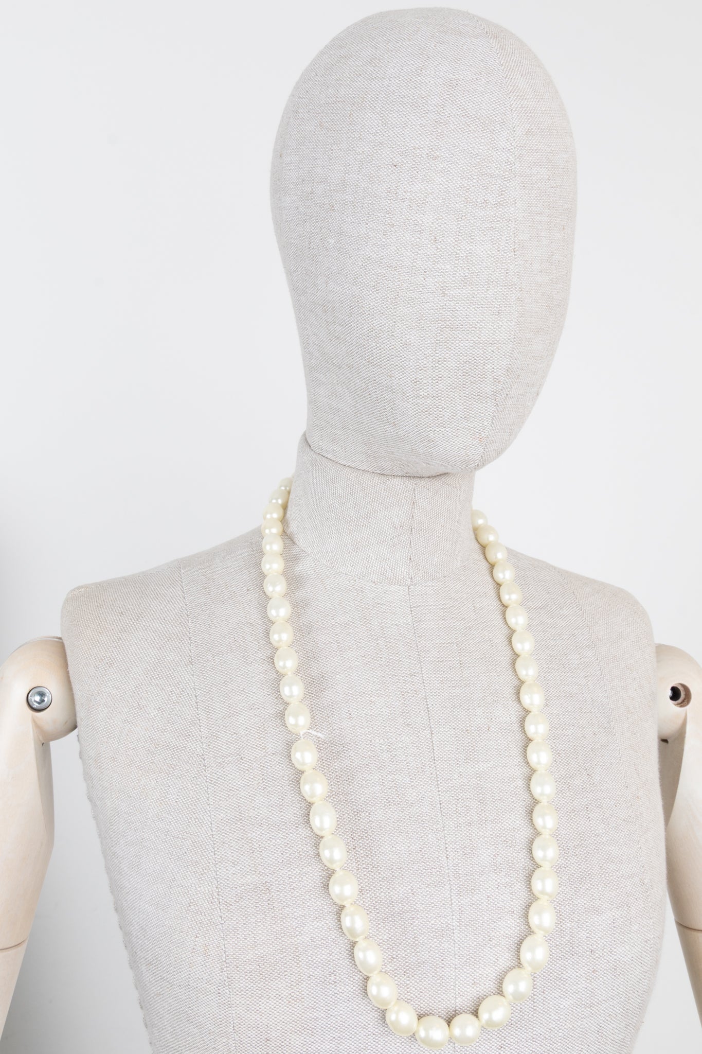 CHANEL Pearl Necklace