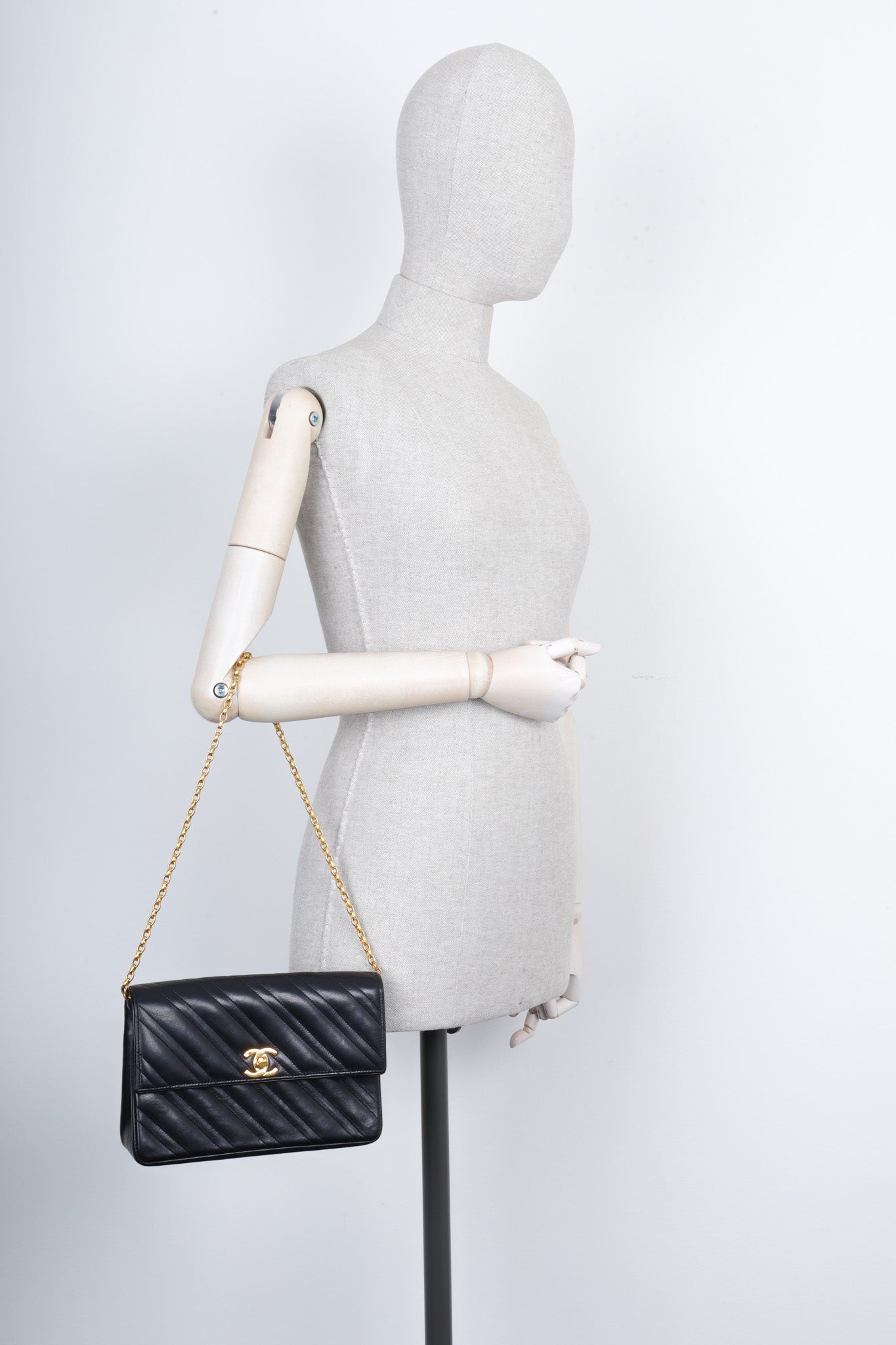 CHANEL   Single Flap Bag Black