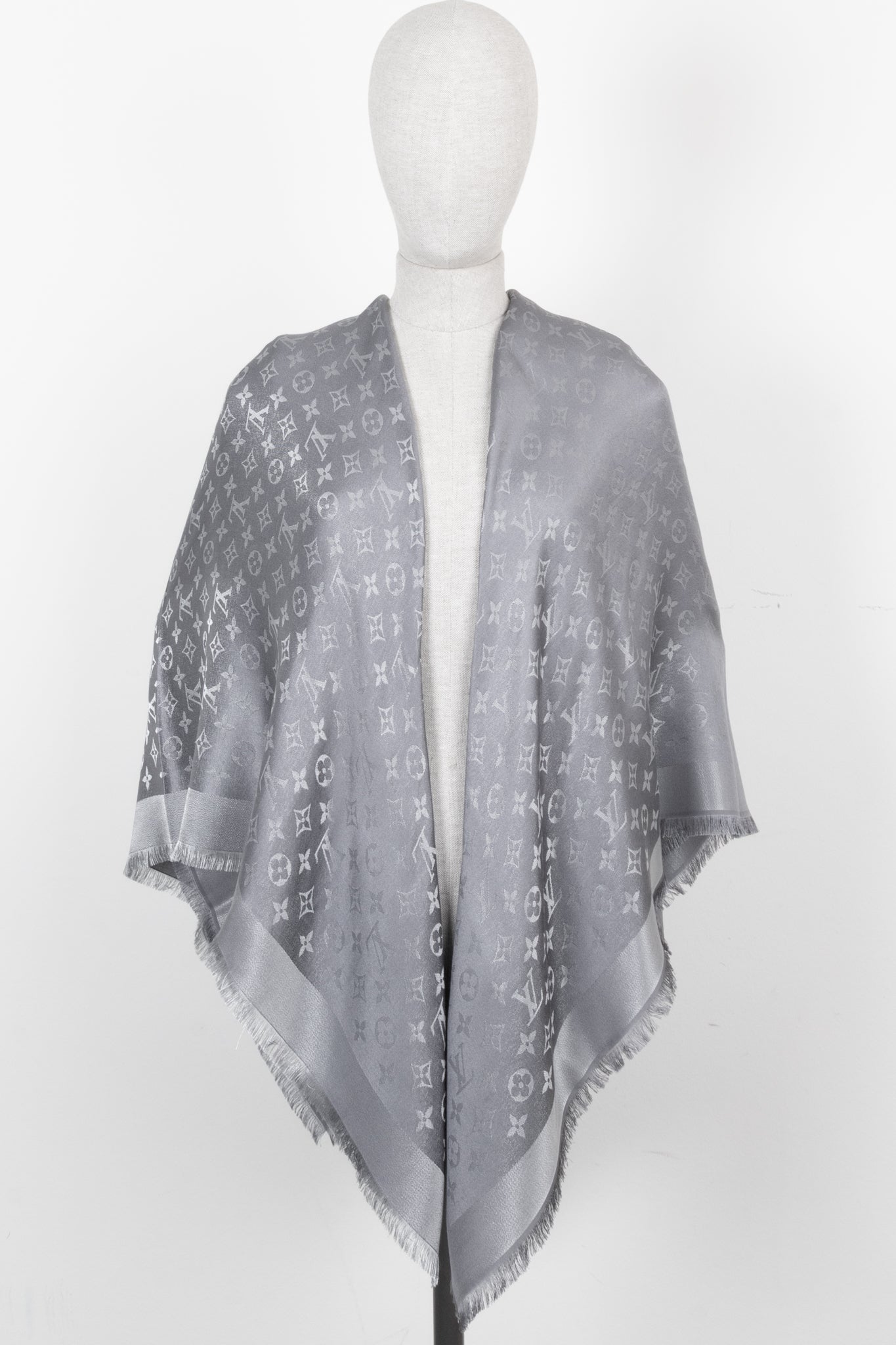 LOUIS VUITTON Fringed MNG Scarf Silver Grey