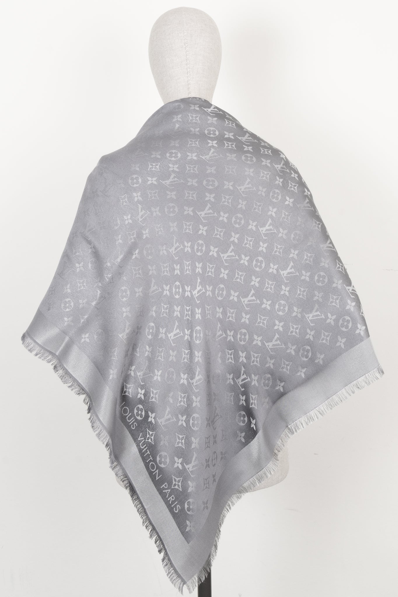 LOUIS VUITTON Fringed MNG Scarf Silver Grey