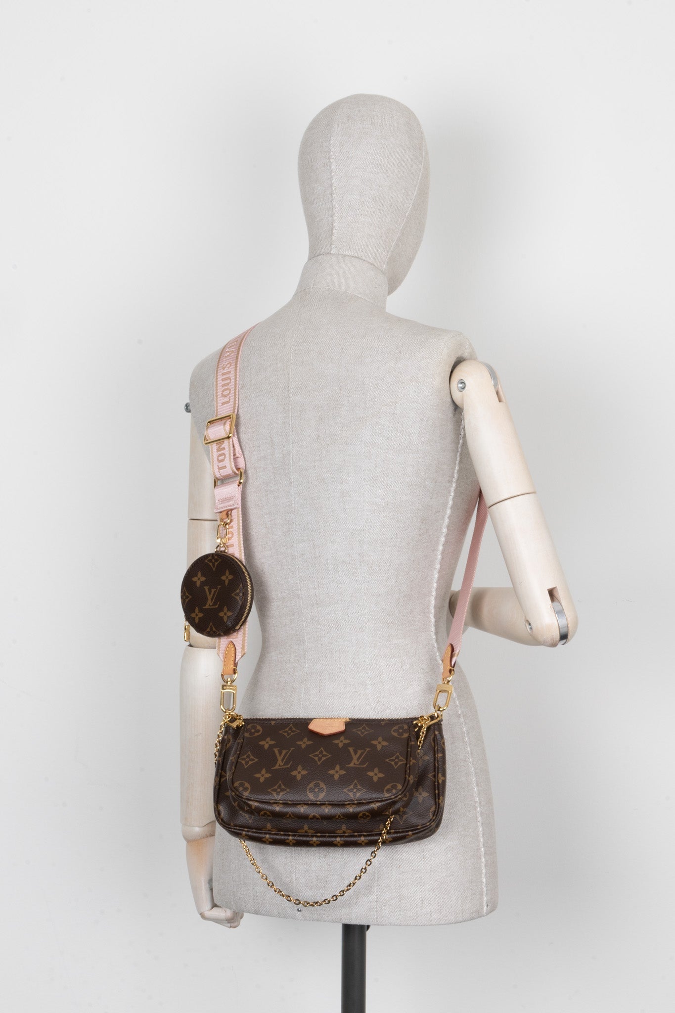 LOUIS VUITTON Multi Pochette Accessoires MNG Canvas