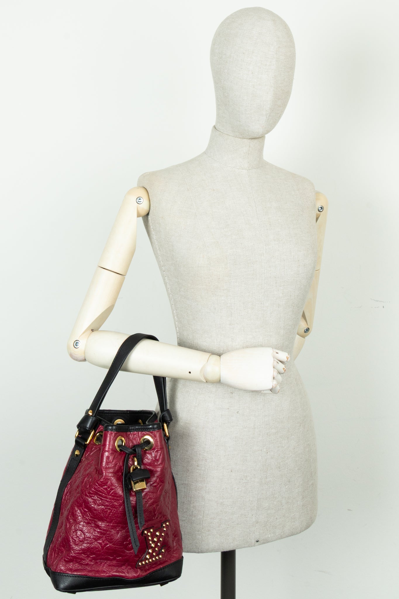 LOUIS VUITTON Double Jeu NeoNoe MNG Embossed Magenta