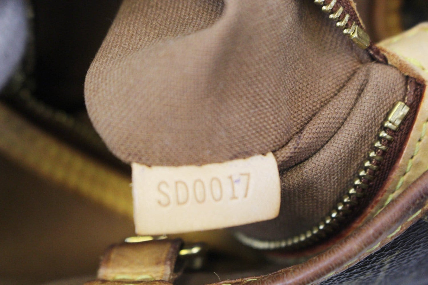 LOUIS VUITTON  Shoulder Bag Monogram Batignolles Vertical