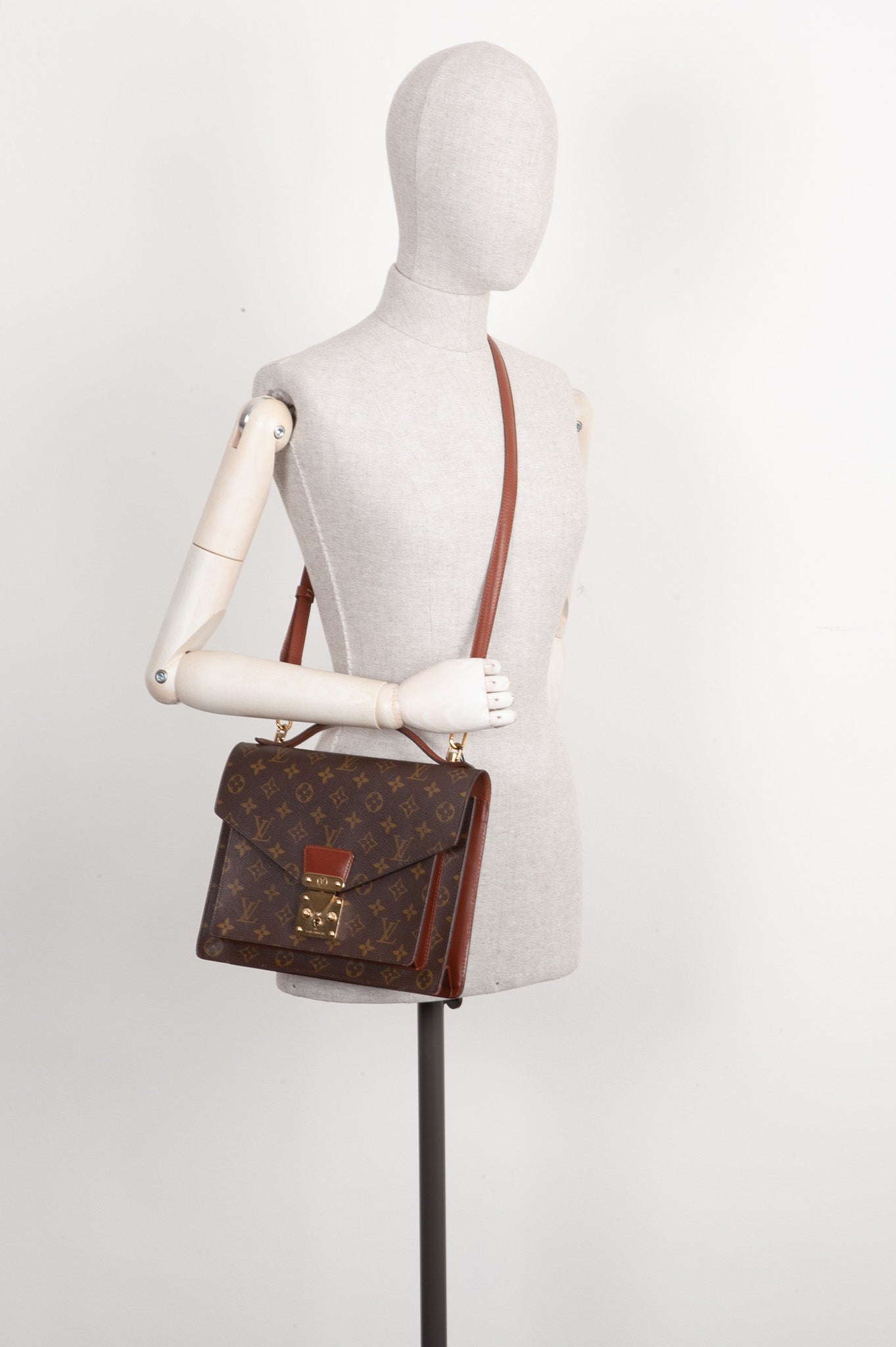 LOUIS VUITTON Monceau 28 Bag MNG