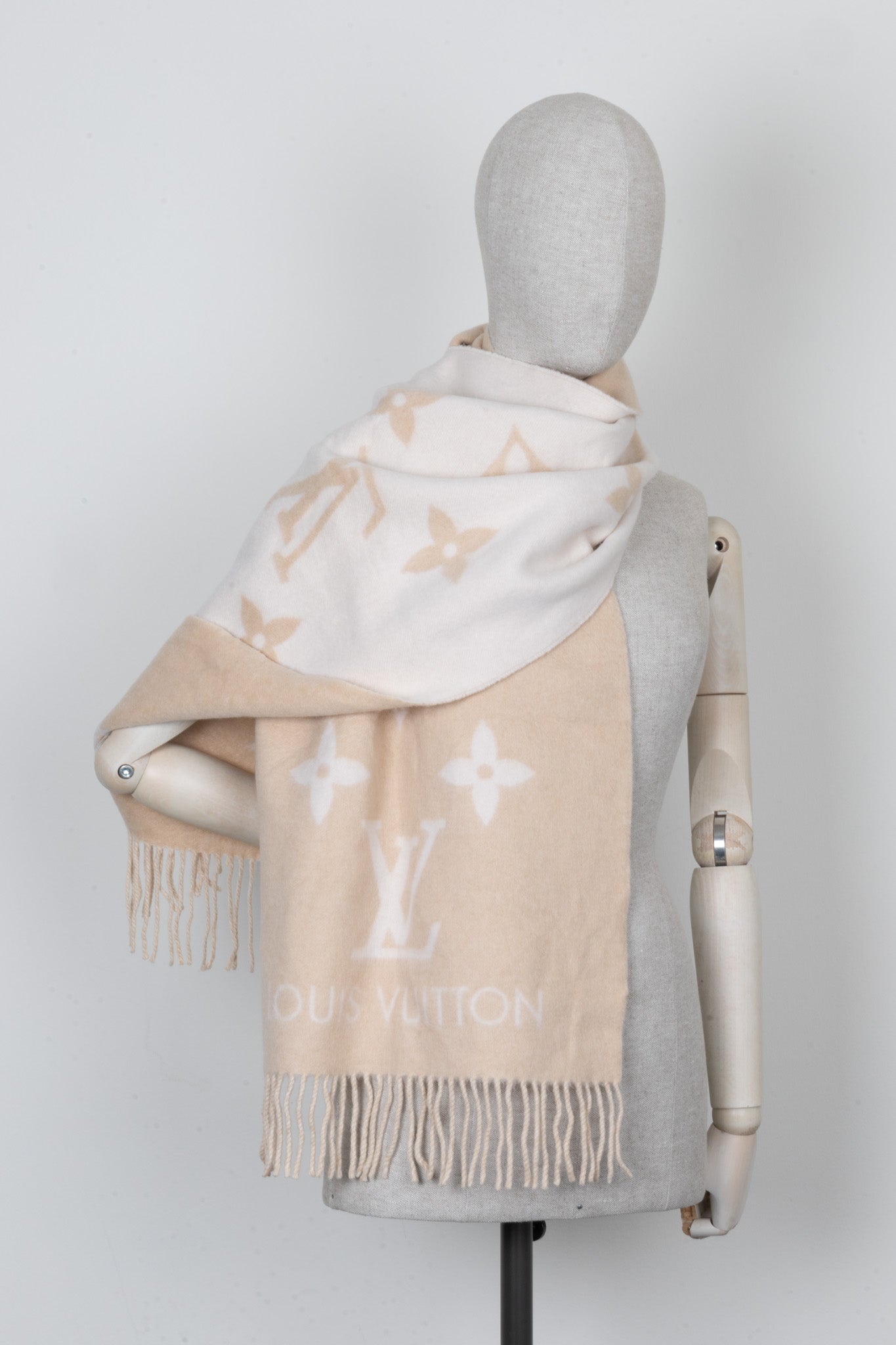 LOUIS VUITTON Scarf Cashmere Beige