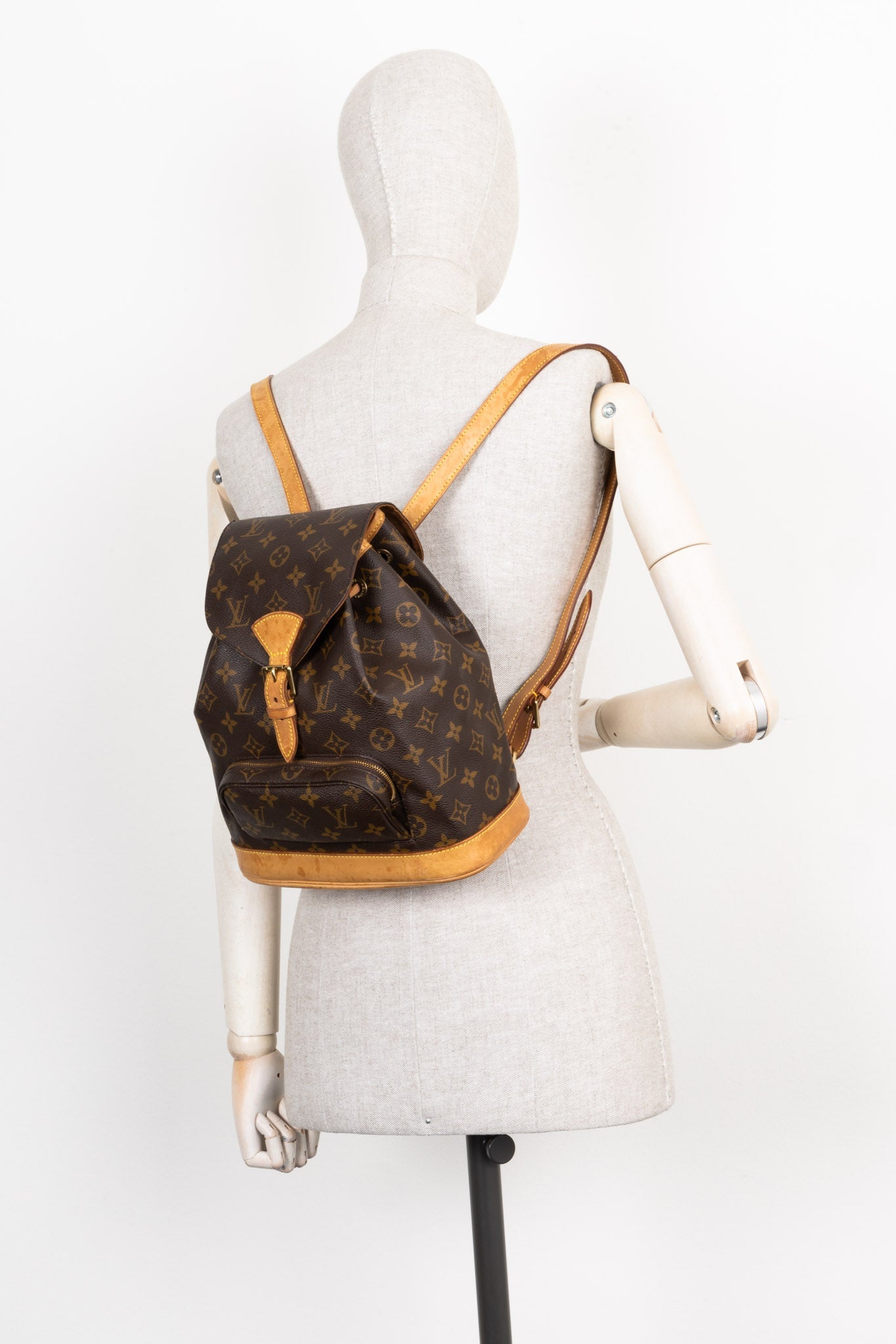 LOUIS VUITTON Montsouris MM MNG