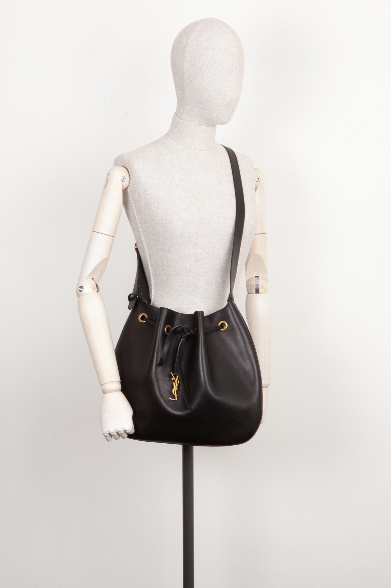 SAINT LAURENT Paris VII Hobo Bag Large Black