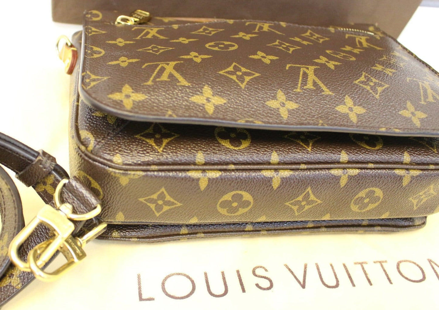 LOUIS VUITTON Monogram Canvas Metis Pochette Crossbody Bag