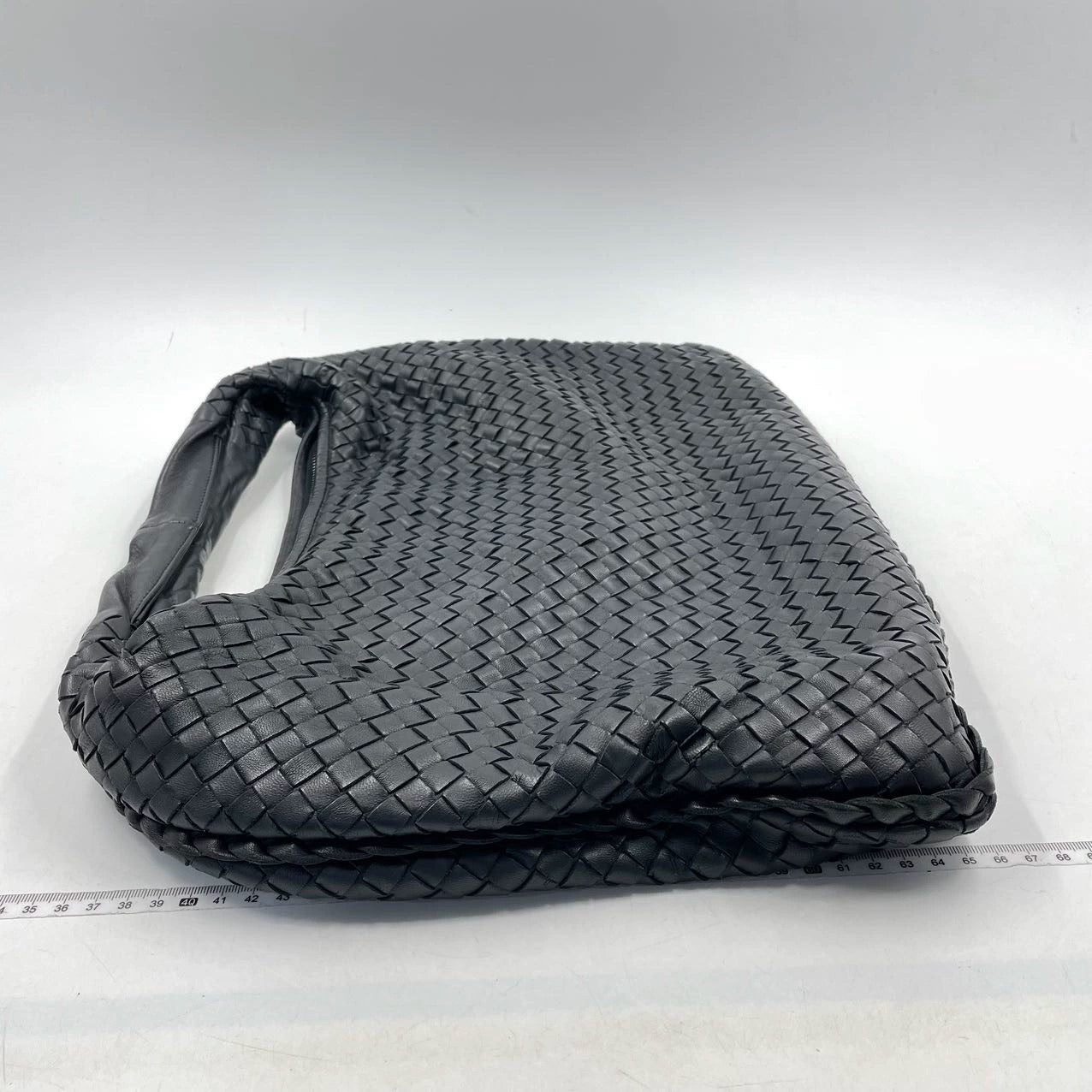 Bottega Veneta Intrecciato Hobo Bag Medium Black Lambskin leather