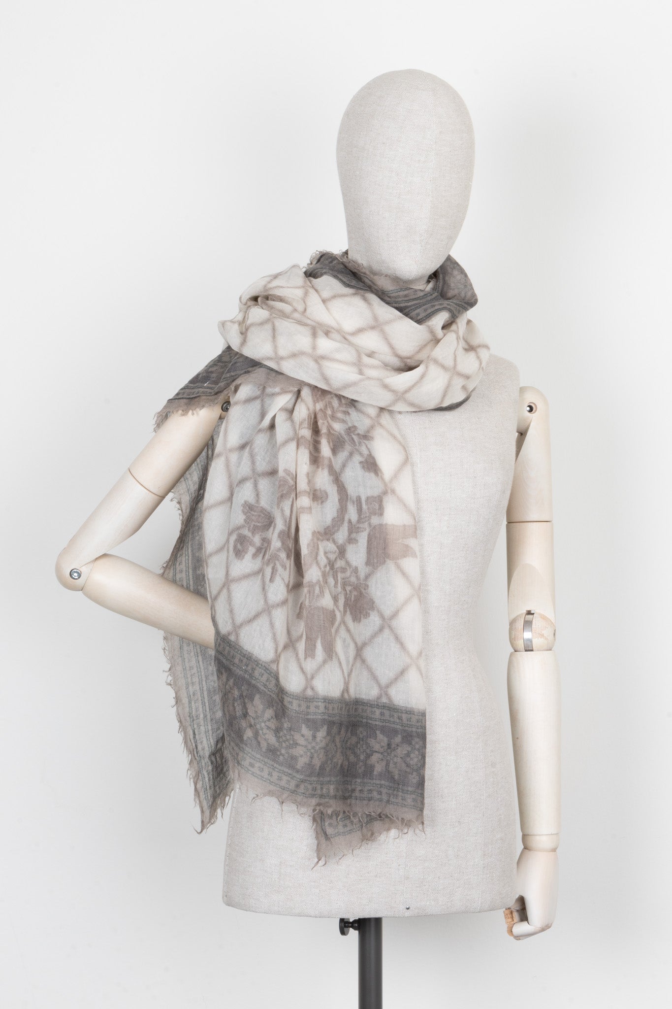 CHANEL Scarf White Cashmere