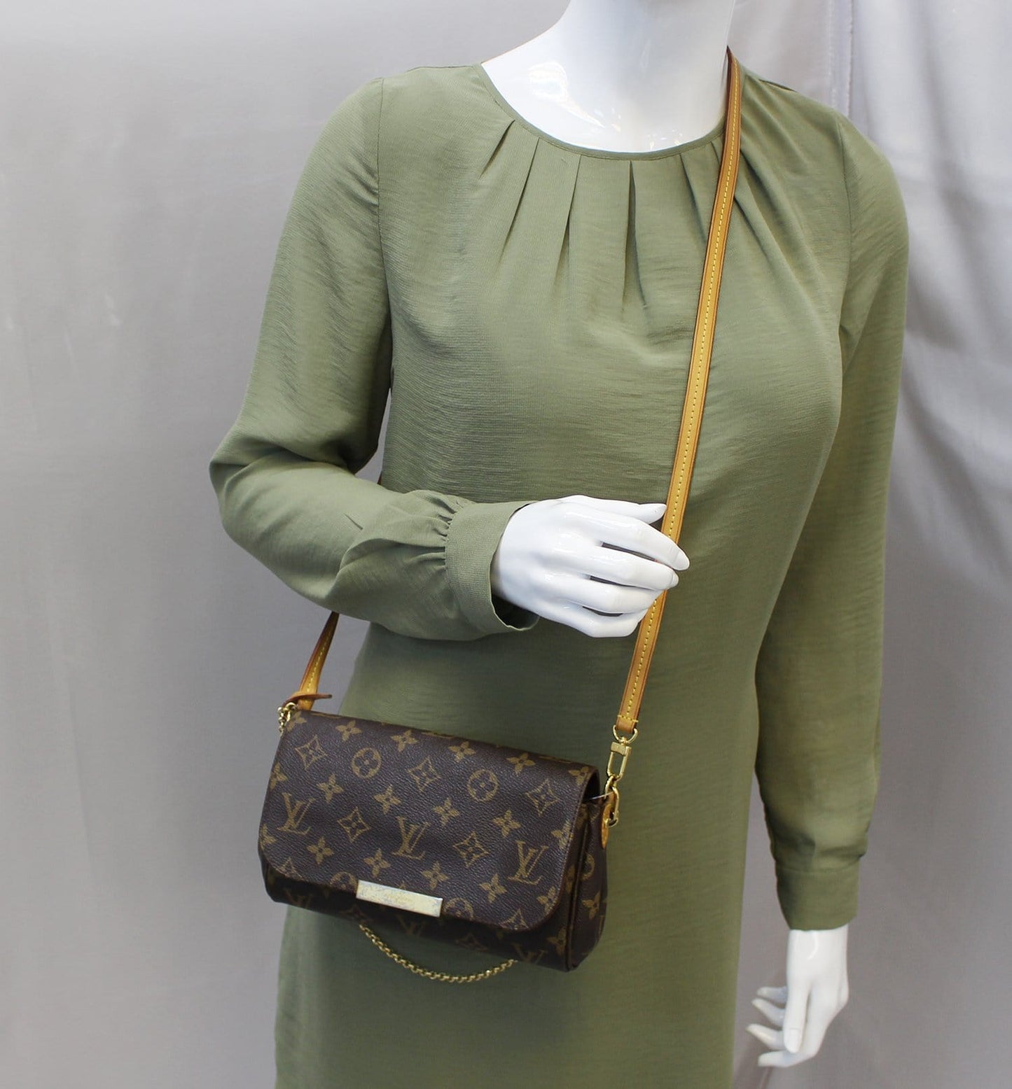LOUIS VUITTON Crossbody Bag  Monogram Canvas Favorite PM