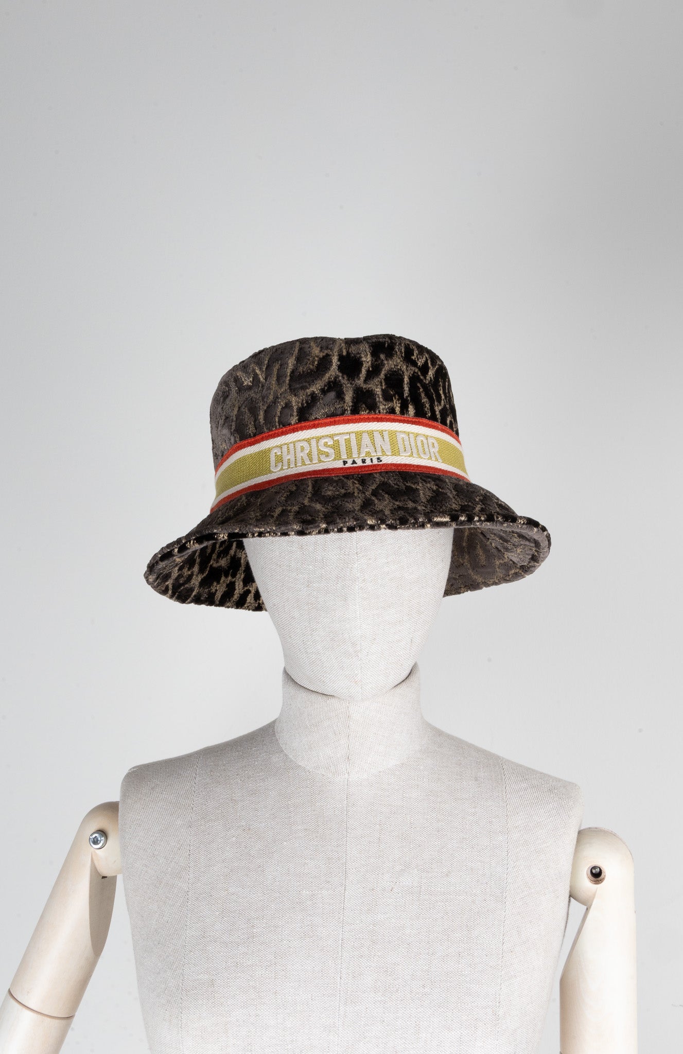 CHIRSTIAN DIOR 2021 Bucket Hat Velvet Cheetah