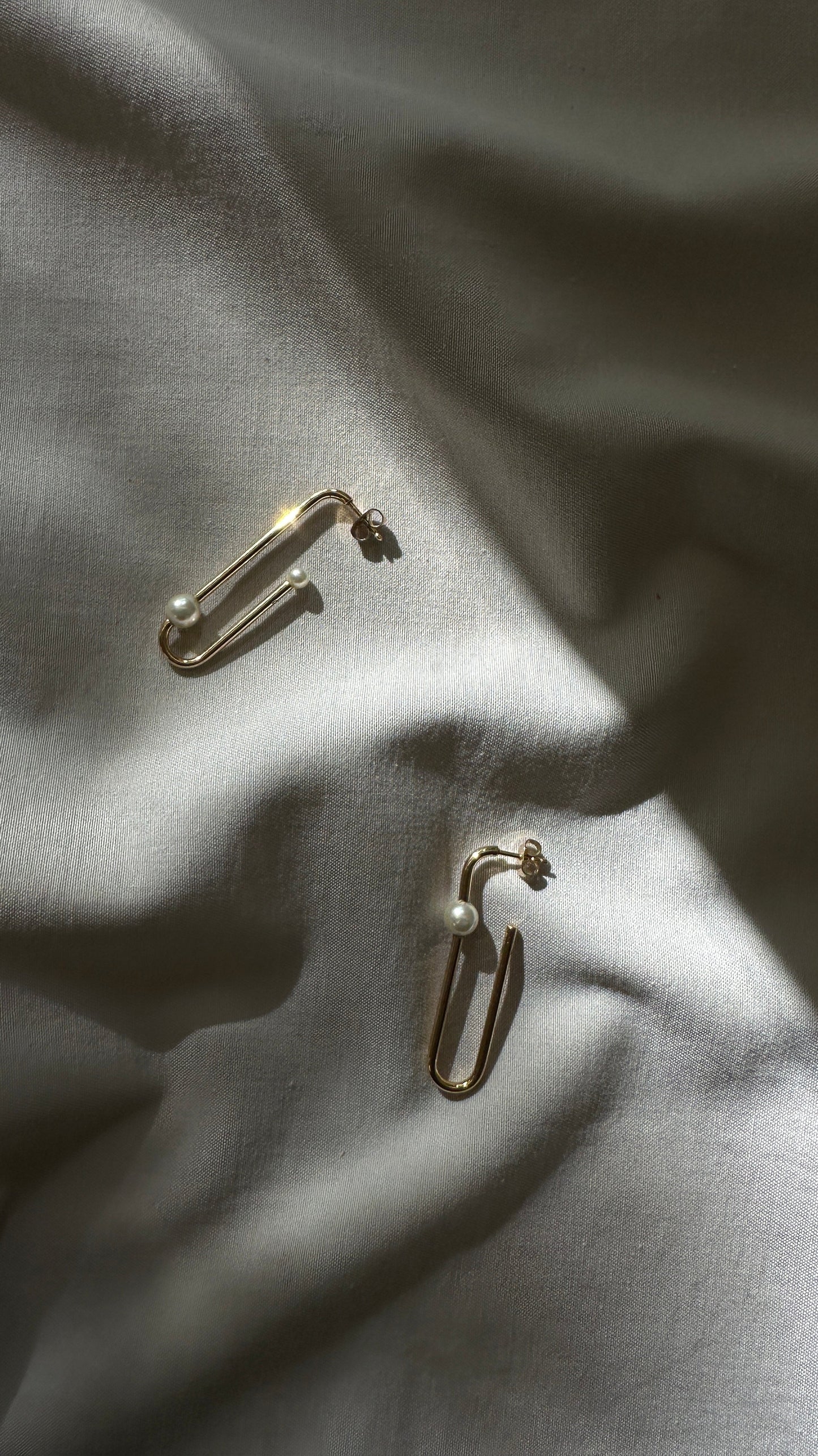 CHRISTIAN DIOR Pearl Earrings Gold