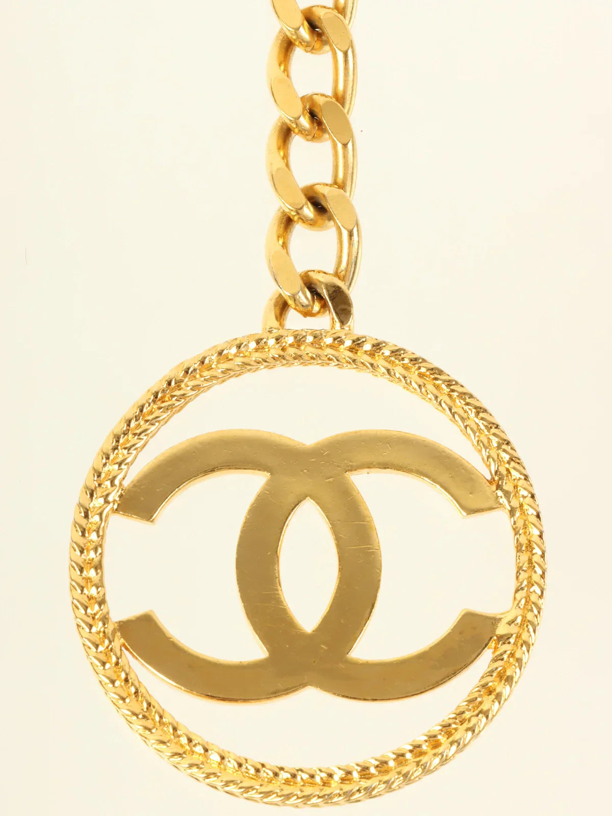 CHANEL 1991 Made Round Cc Mark Cutout Key Ring Gold