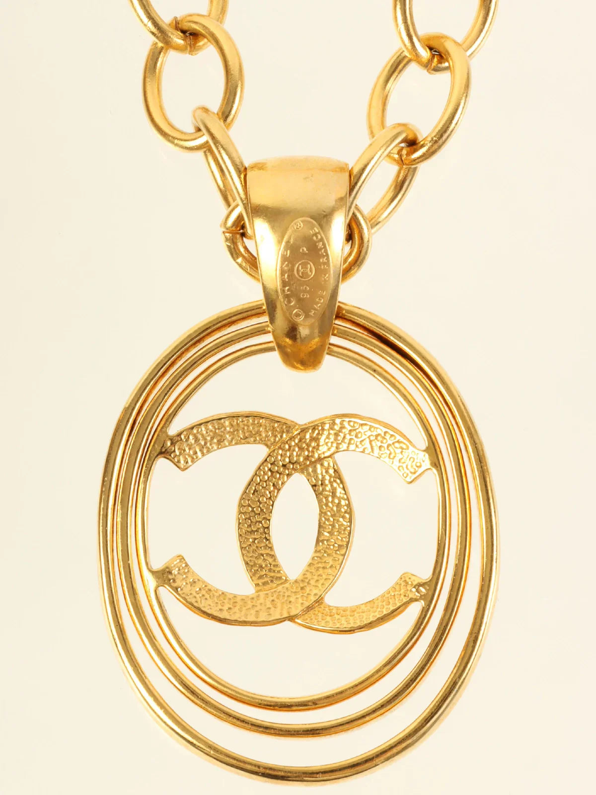 CHANEL 1995 Made Oval Cutout Cc Mark Plate Chain Long Necklace Gold