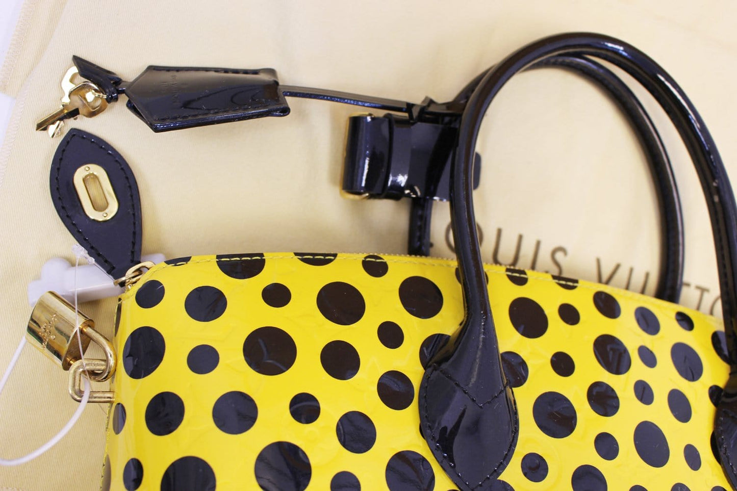 LOUIS VUITTON Limited Yayoi Kusama Yellow Vernis Black Dots Lockit MM Bag