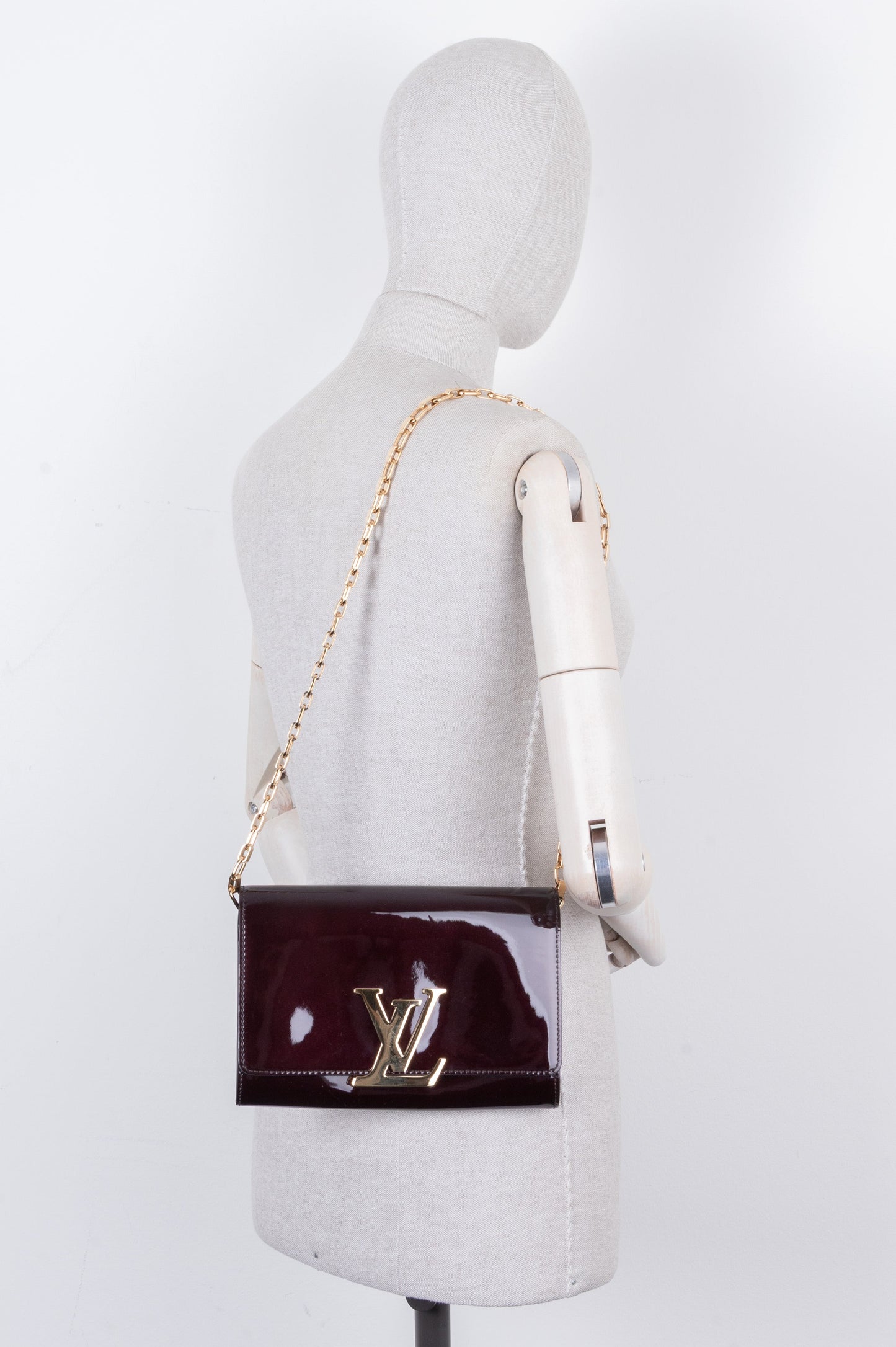 LOUIS VUITTON Louise LV Chain Clutch Amaranthe Patent