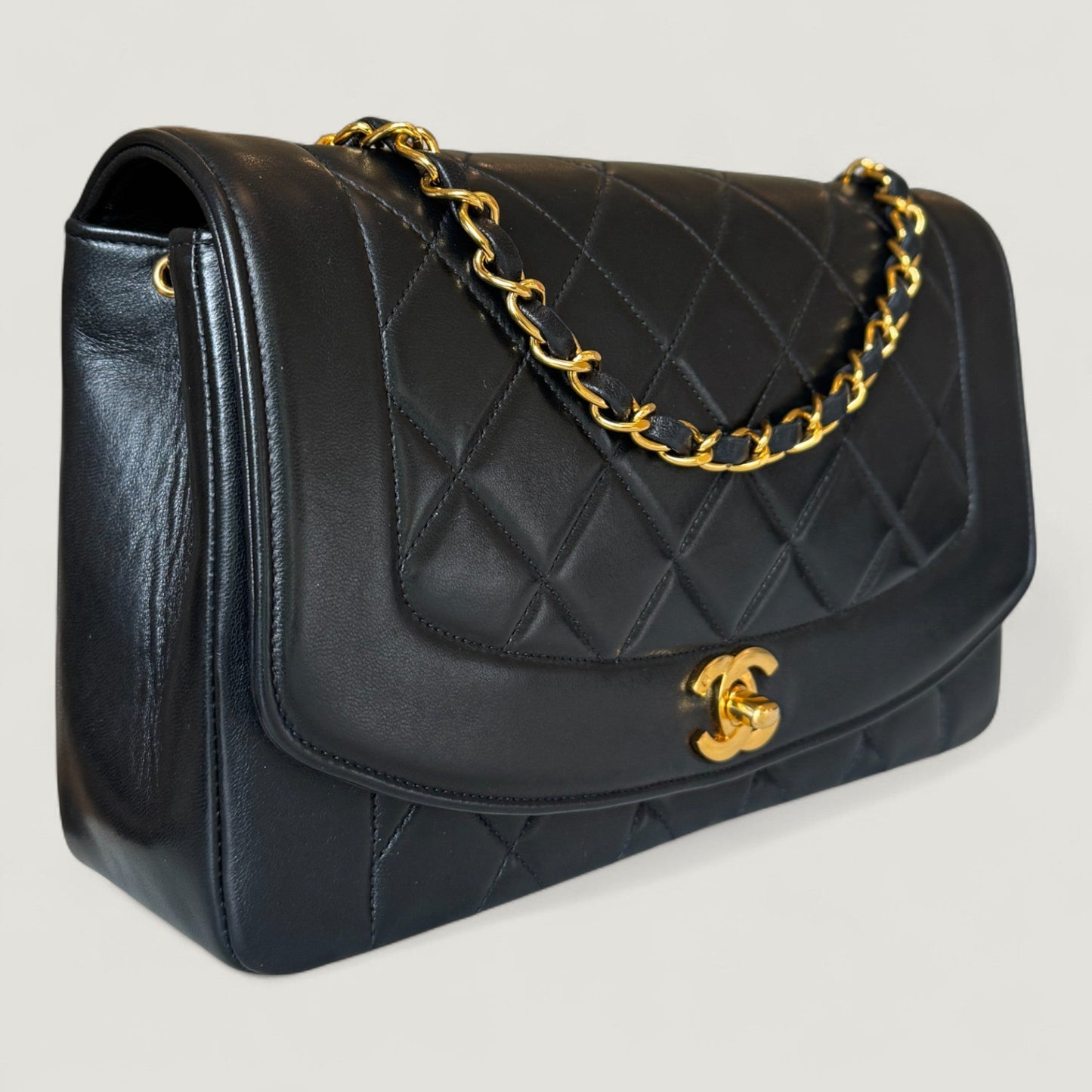 CHANEL DIANA MEDIUM BAG