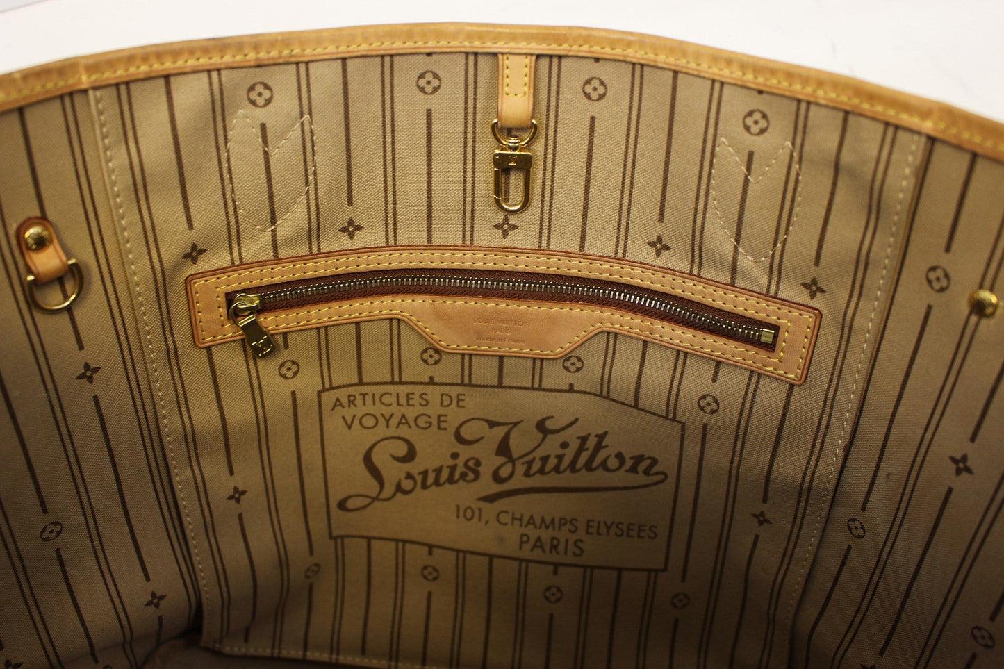 LOUIS VUITTON Monogram Neverfull MM Shoulder Bag
