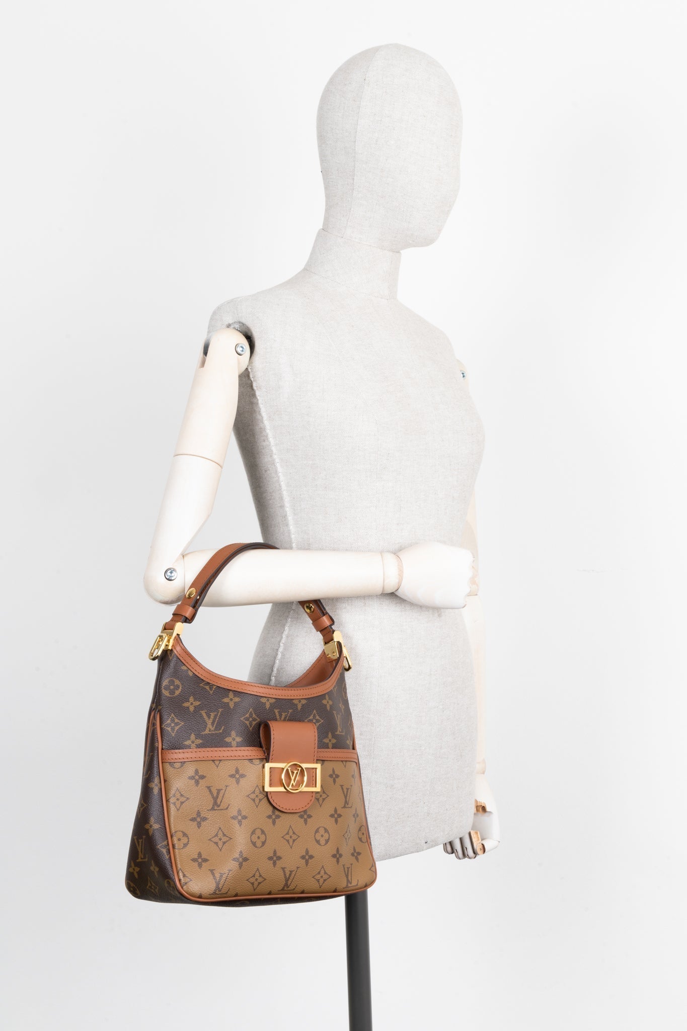 LOUIS VUITTON Dauphine Hobo MM MNG Bag