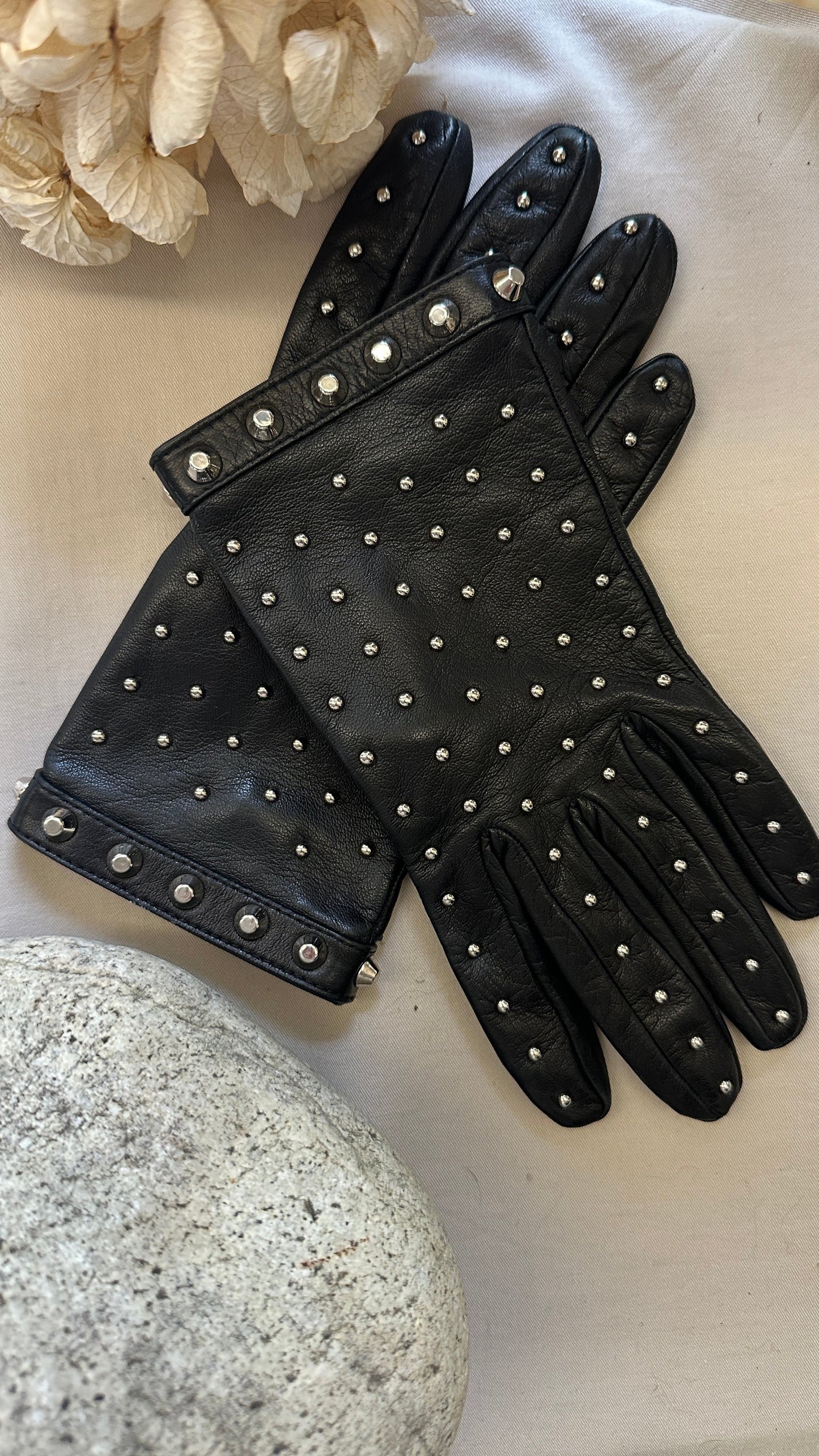 PRADA Gloves Studs Black