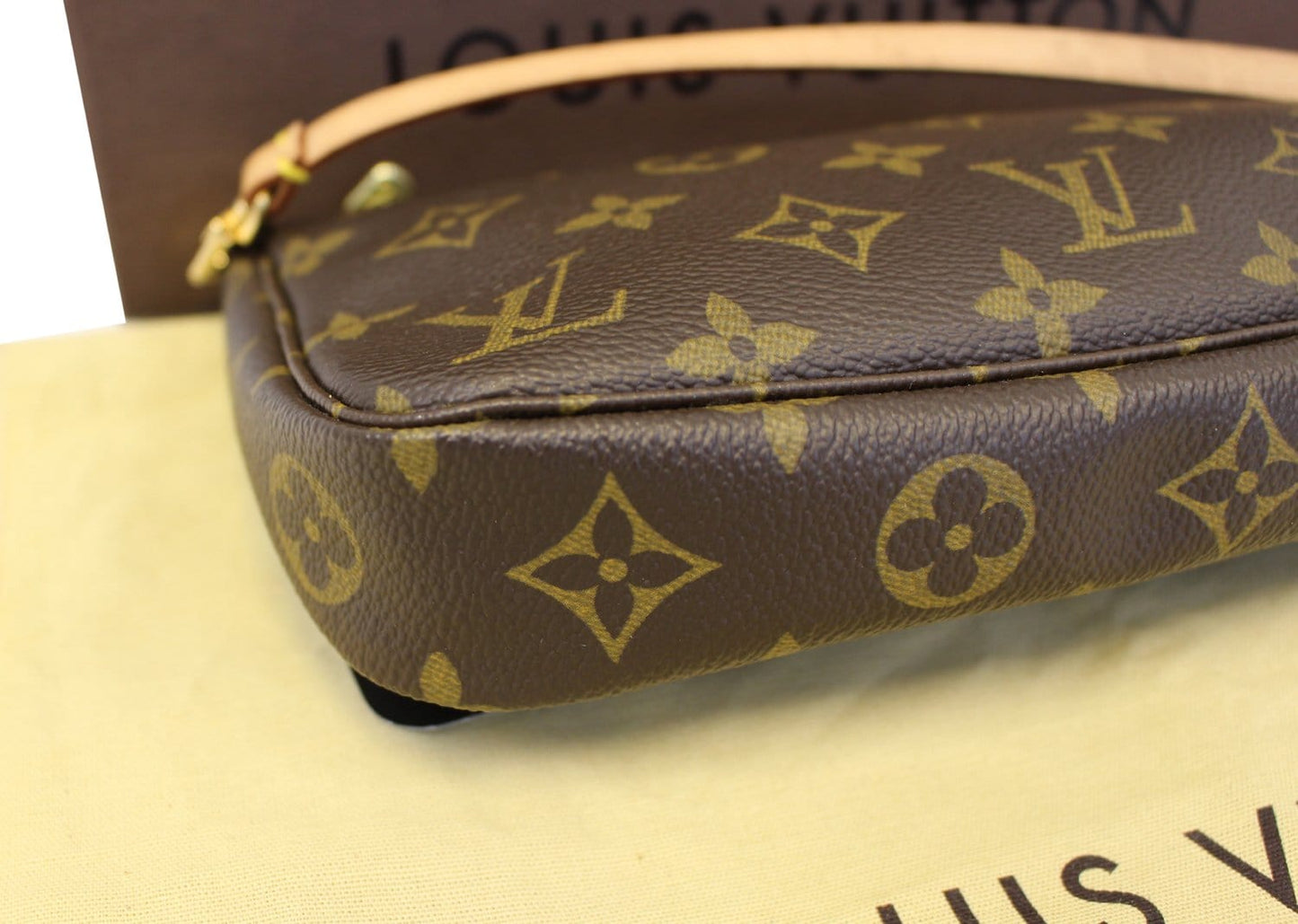 LOUIS VUITTON Monogram Pochette Accessoires Pouch