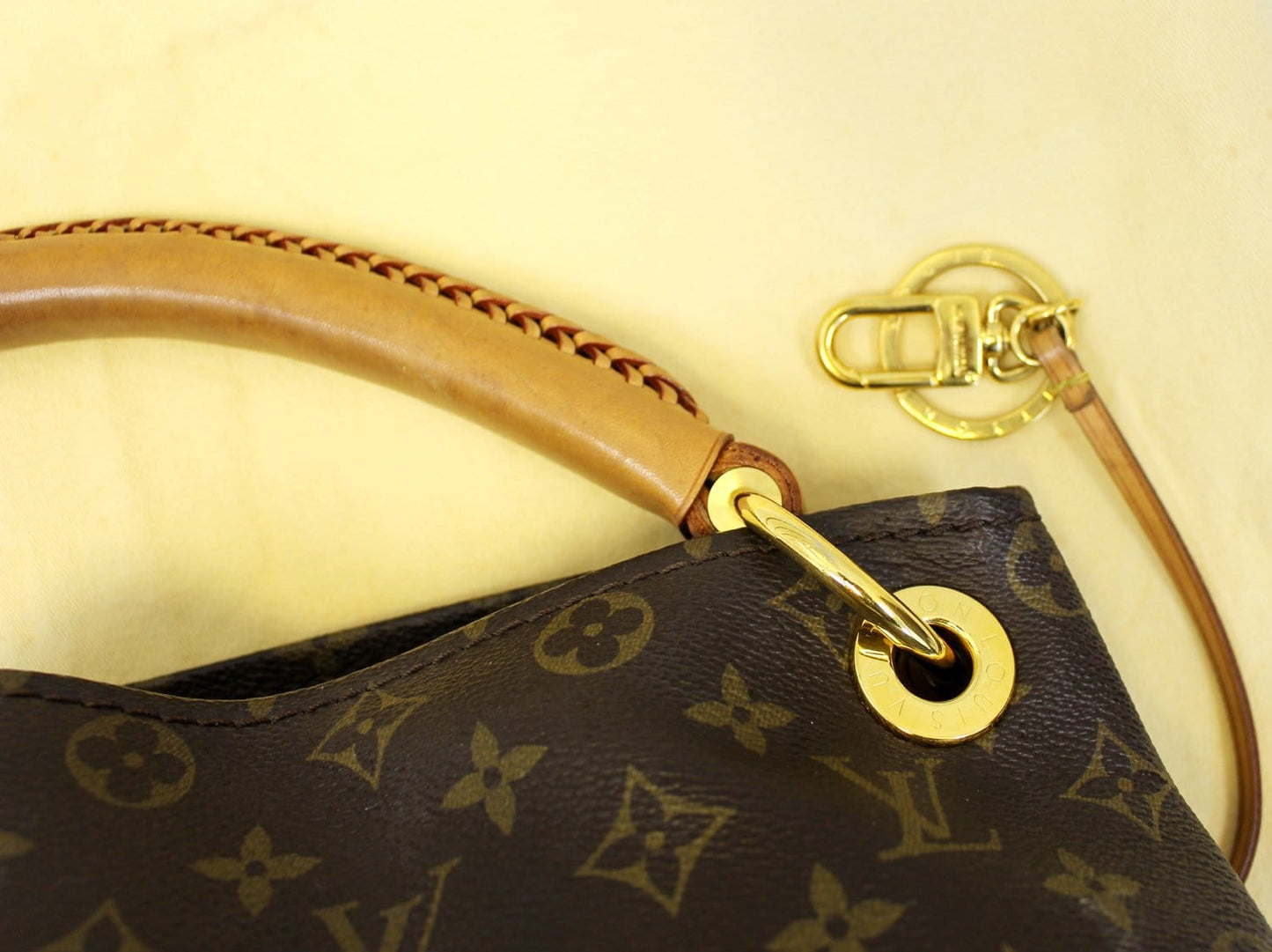 LOUIS VUITTON Artsy MM Monogram Canvas Tote Handbag