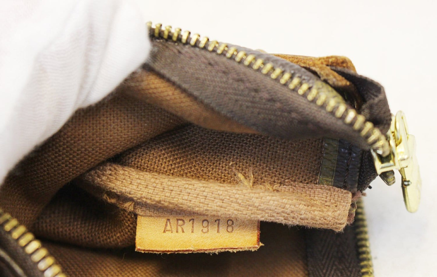 LOUIS VUITTON Pouch Monogram Canvas Pochette Accessoires Long Strap