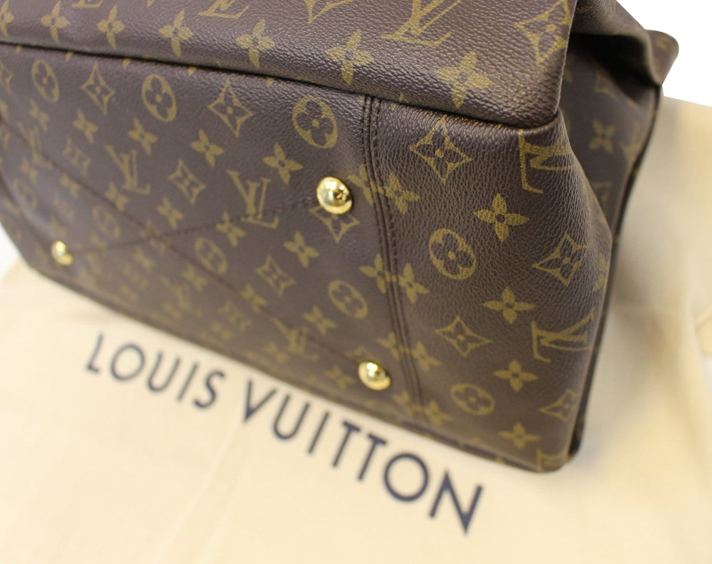 LOUIS VUITTON Monogram Canvas Artsy MM Brown Shoulder Bag