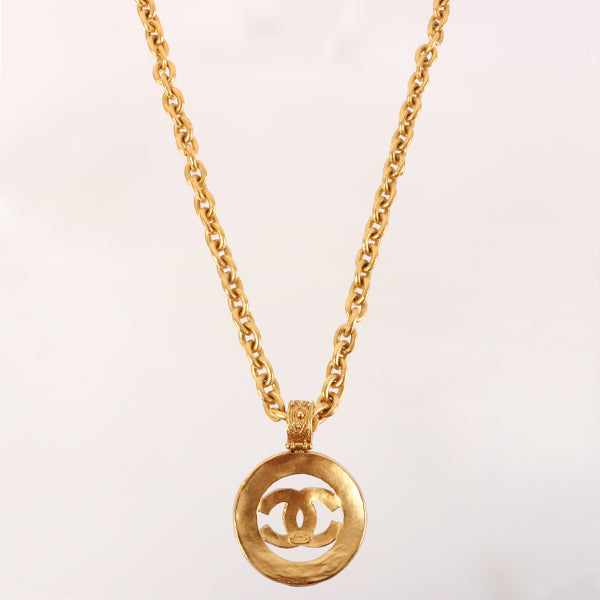 Chanel 1994 Made Gripoix Round Cutout Cc Mark Necklace Green/Red