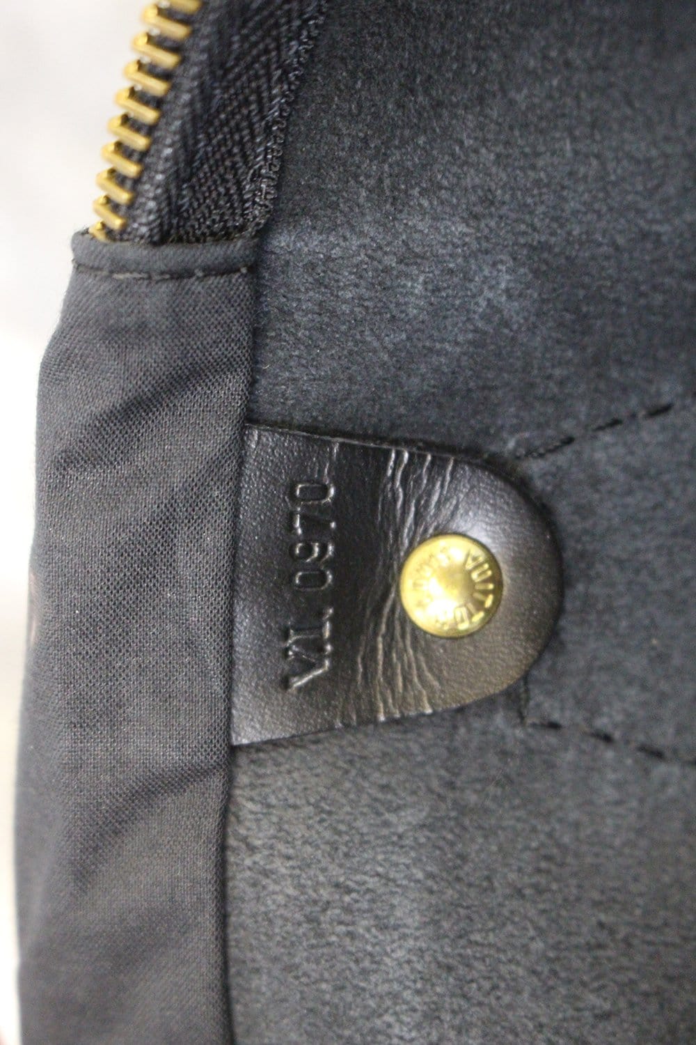 LOUIS VUITTON Speedy   Epi Leather  40 Black Satchel Bag