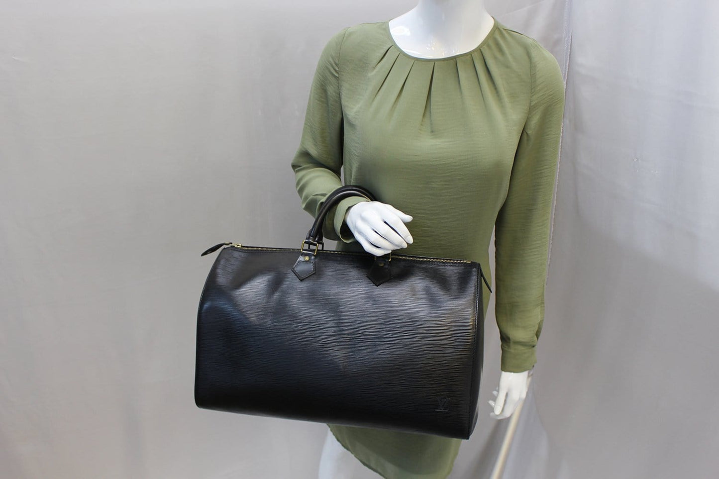 LOUIS VUITTON Speedy   Epi Leather  40 Black Satchel Bag