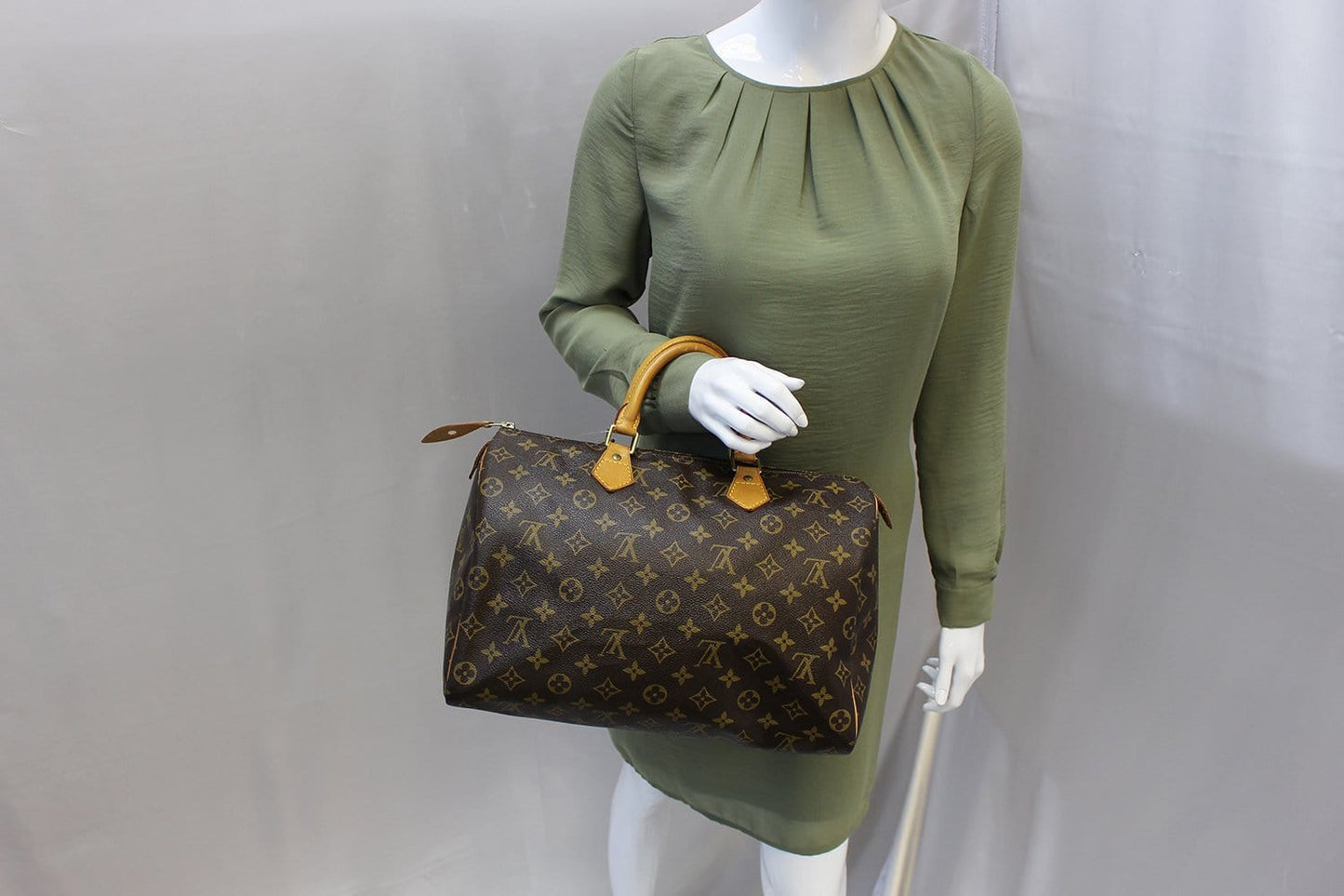 LOUIS VUITTON Speedy 35  Monogram Canvas  Brown Satchel Bag