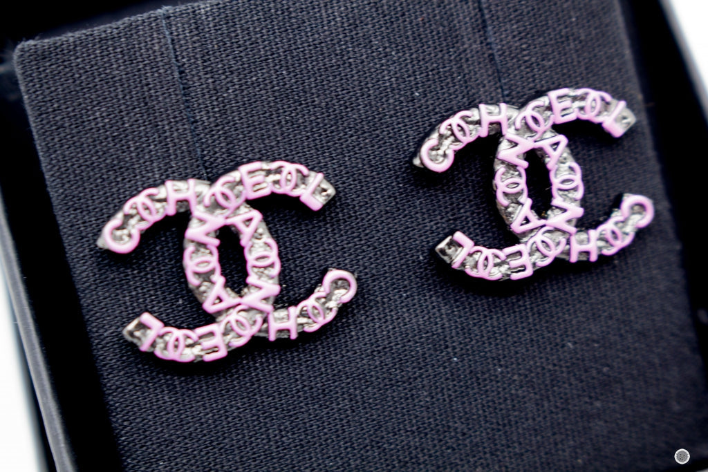 Chanel ABB CC Logo &amp; Wordings Gunmetal &amp; Pink Metal CMXCM Earrings Bkhw