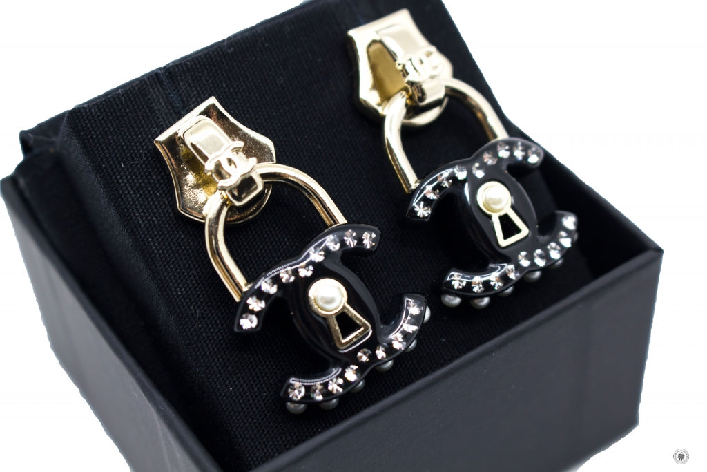 Chanel ABB Metallic Slider Arcylic CC With Pearl Beads Black / NG Enamel .XCM Earrings Ghw
