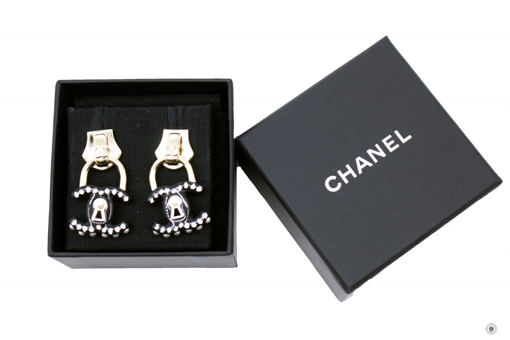 Chanel ABB Metallic Slider Arcylic CC With Pearl Beads Black / NG Enamel .XCM Earrings Ghw