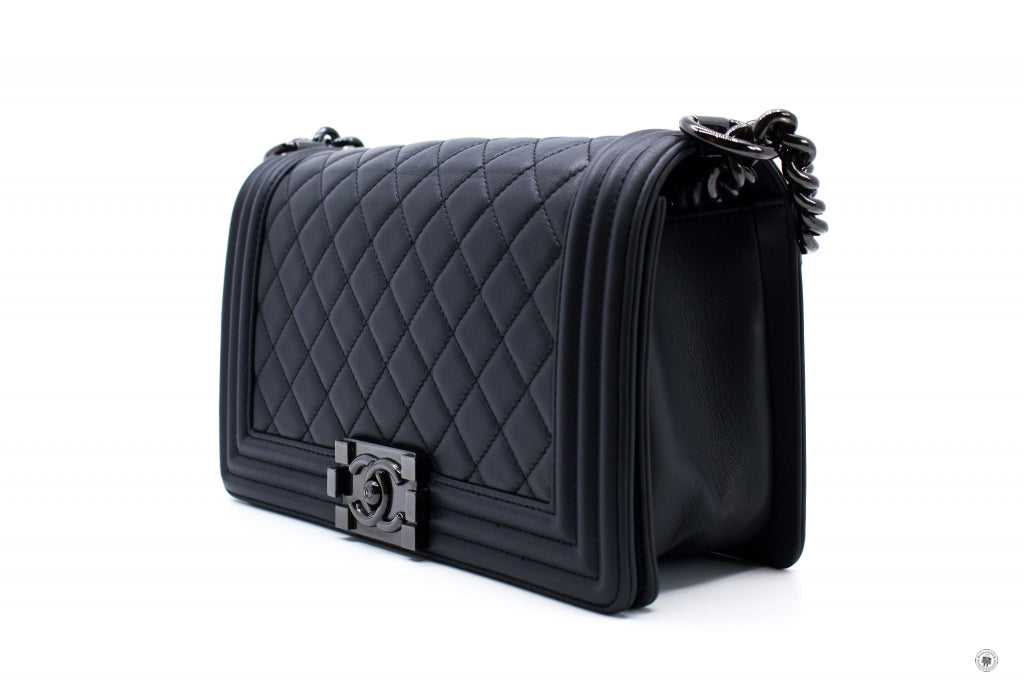 Chanel A67086 Medium Boy Black   94305 Calfskin Shoulder Bags Bkhw
