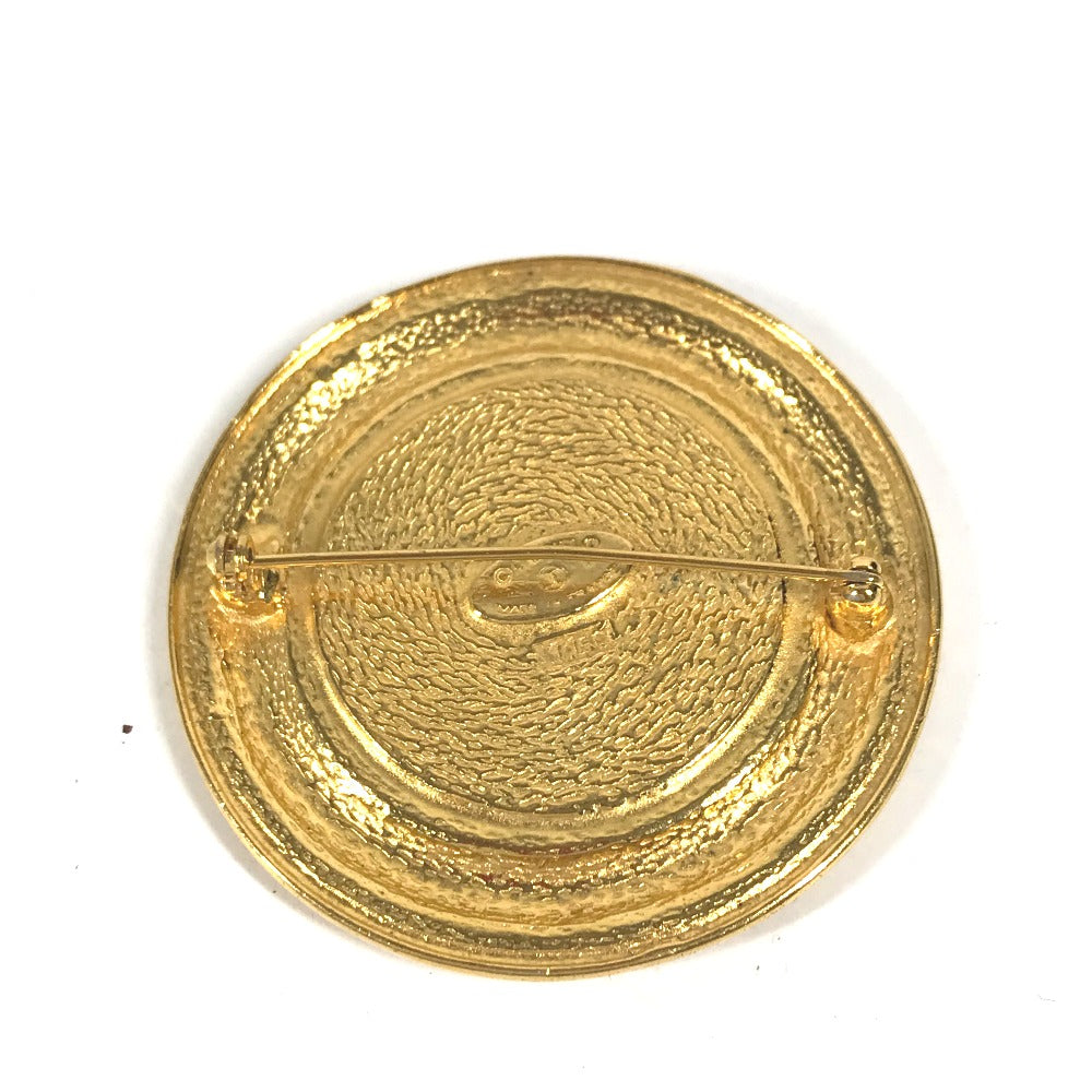 CHANEL Brooch metal gold   round logo Women