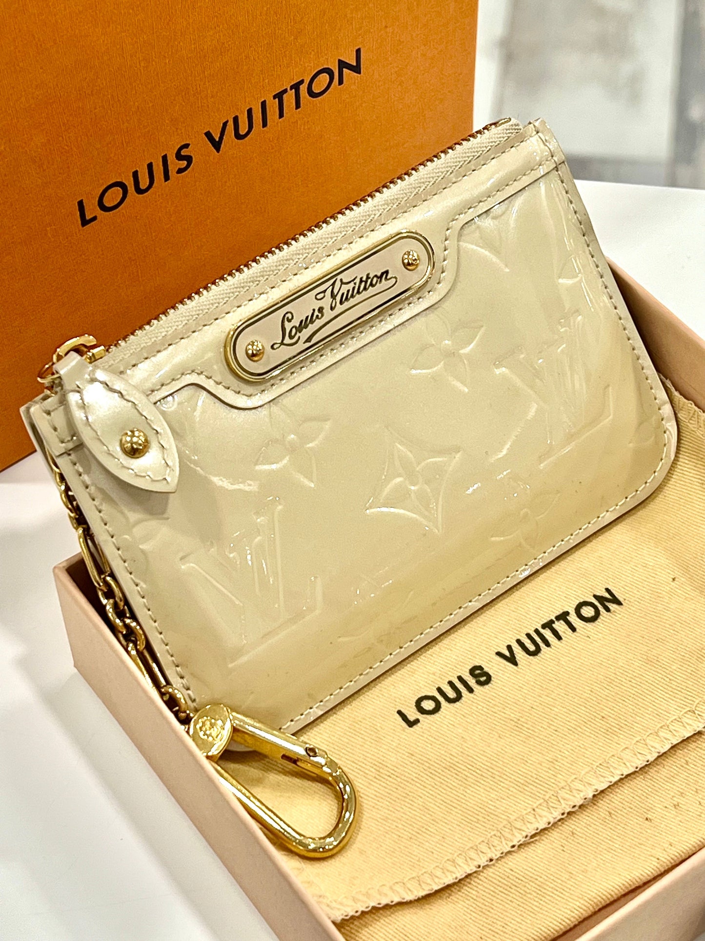 LOUIS VUITTON VERNIS KEY POUCH