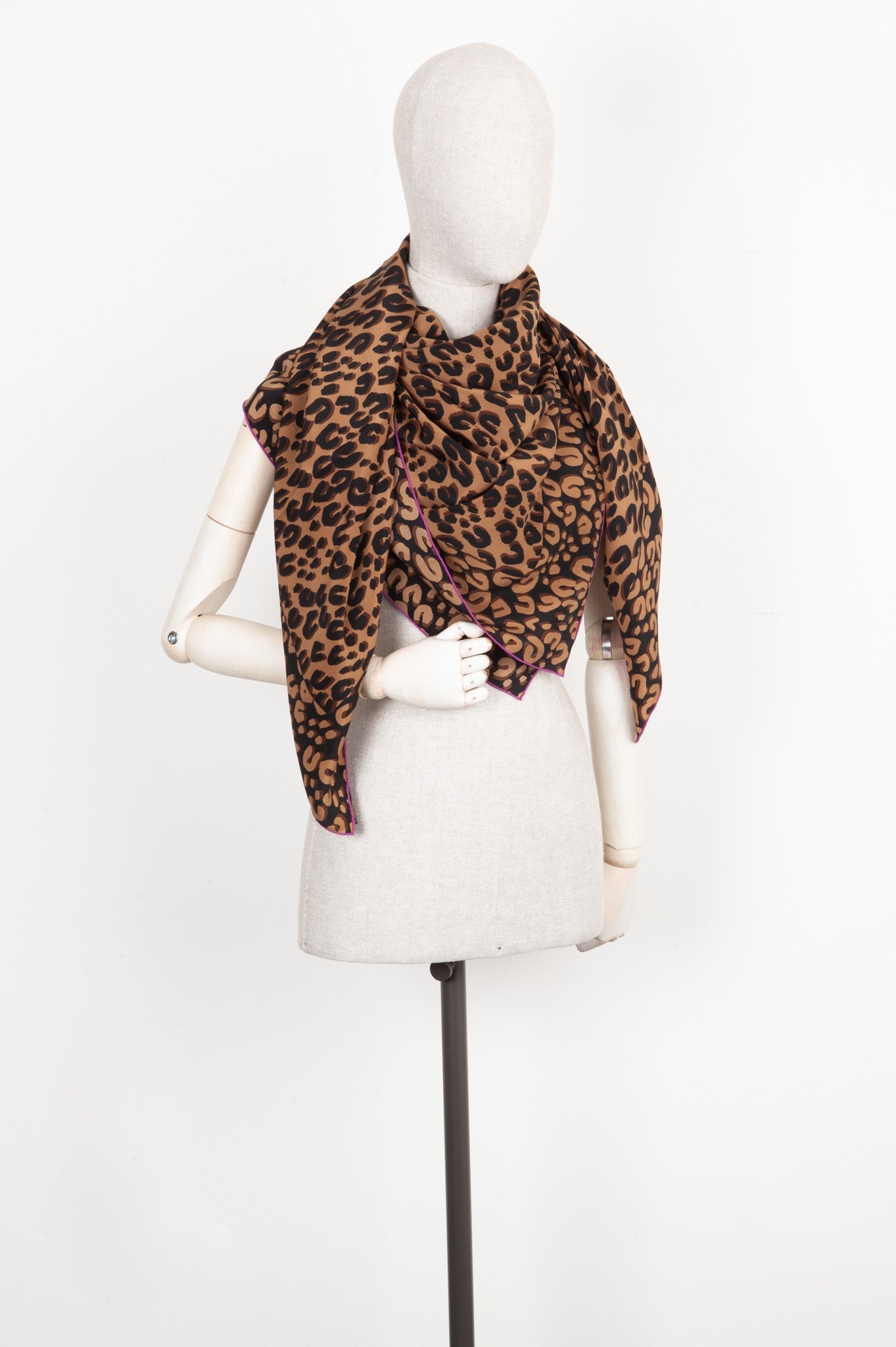LOUIS VUITTON Stephen Spro  Scarf  Cheetah Silk