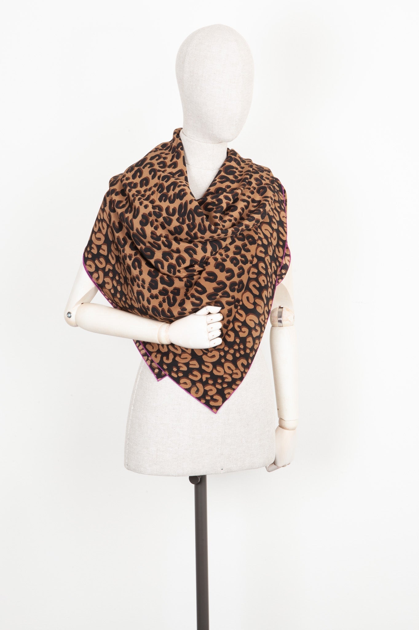 LOUIS VUITTON Stephen Spro  Scarf  Cheetah Silk