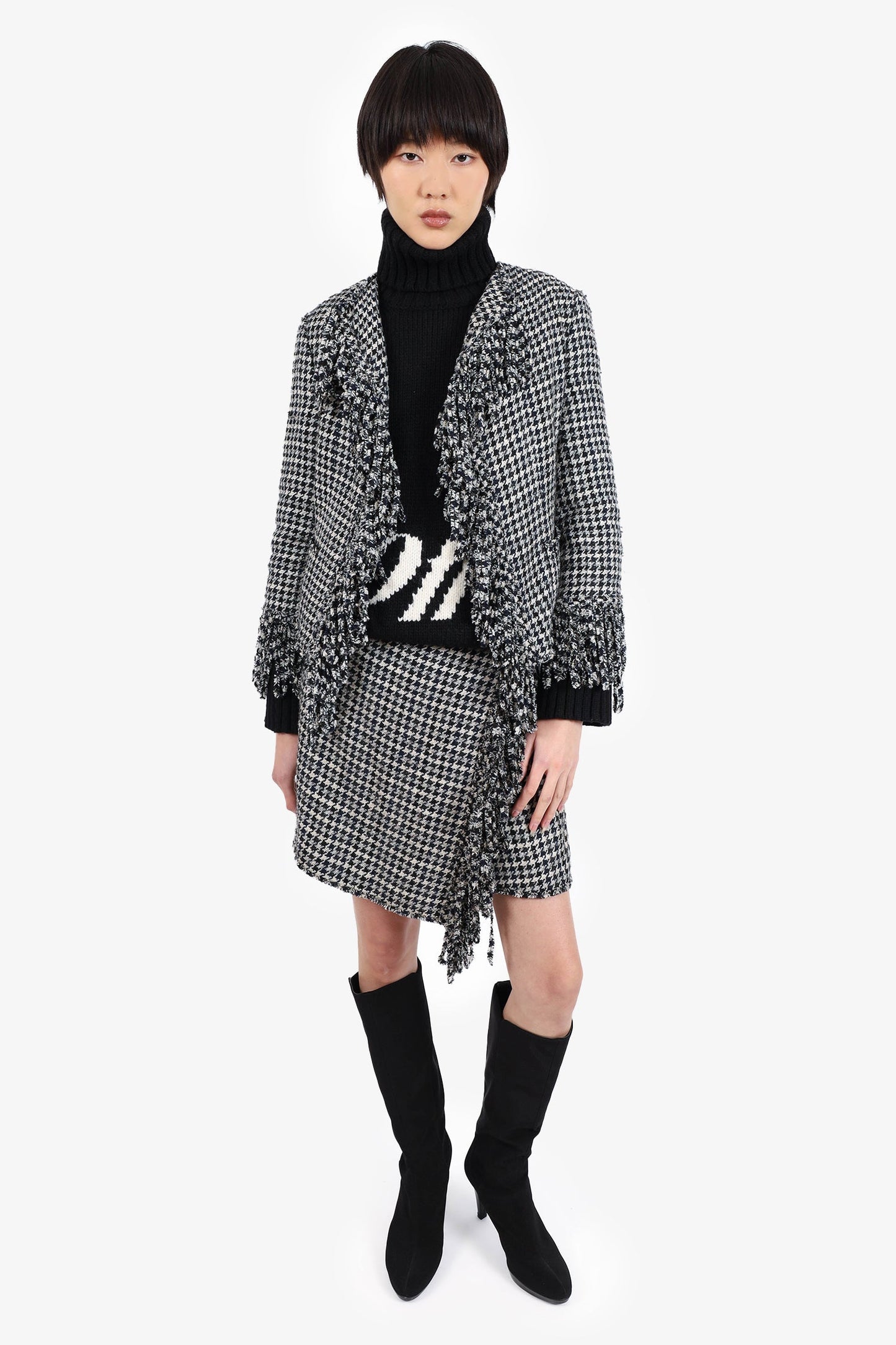 Pre-Loved Chanel™ 07P Black/White Houndstooth Tweed Fringe Jacket with Skirt Set Size 40/42