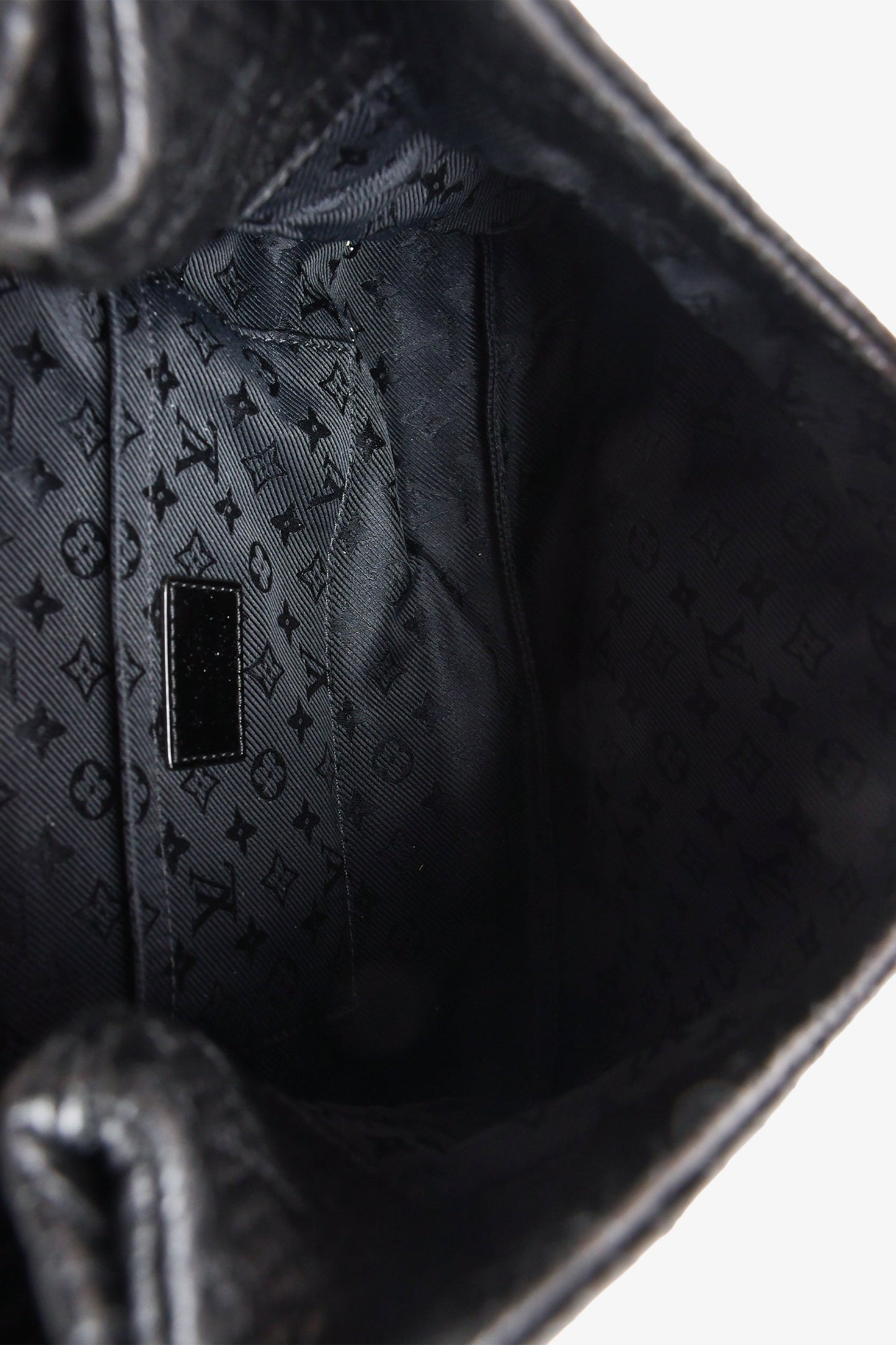 Louis Vuitton 2012 Black Leather Monogram Altair Clutch