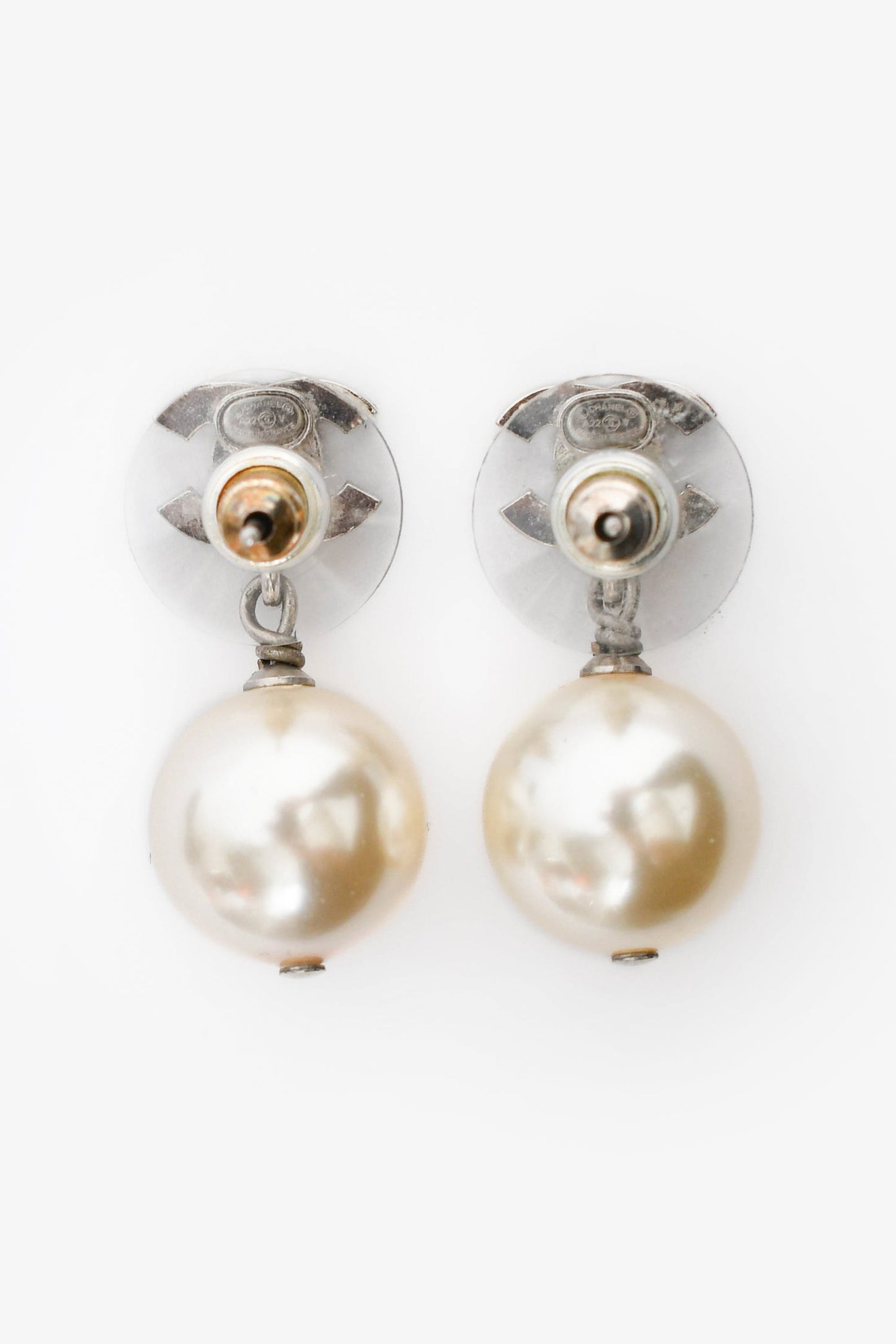 Pre-Loved Chanel™ 2022 Silver Tone CC Pearl Earrings