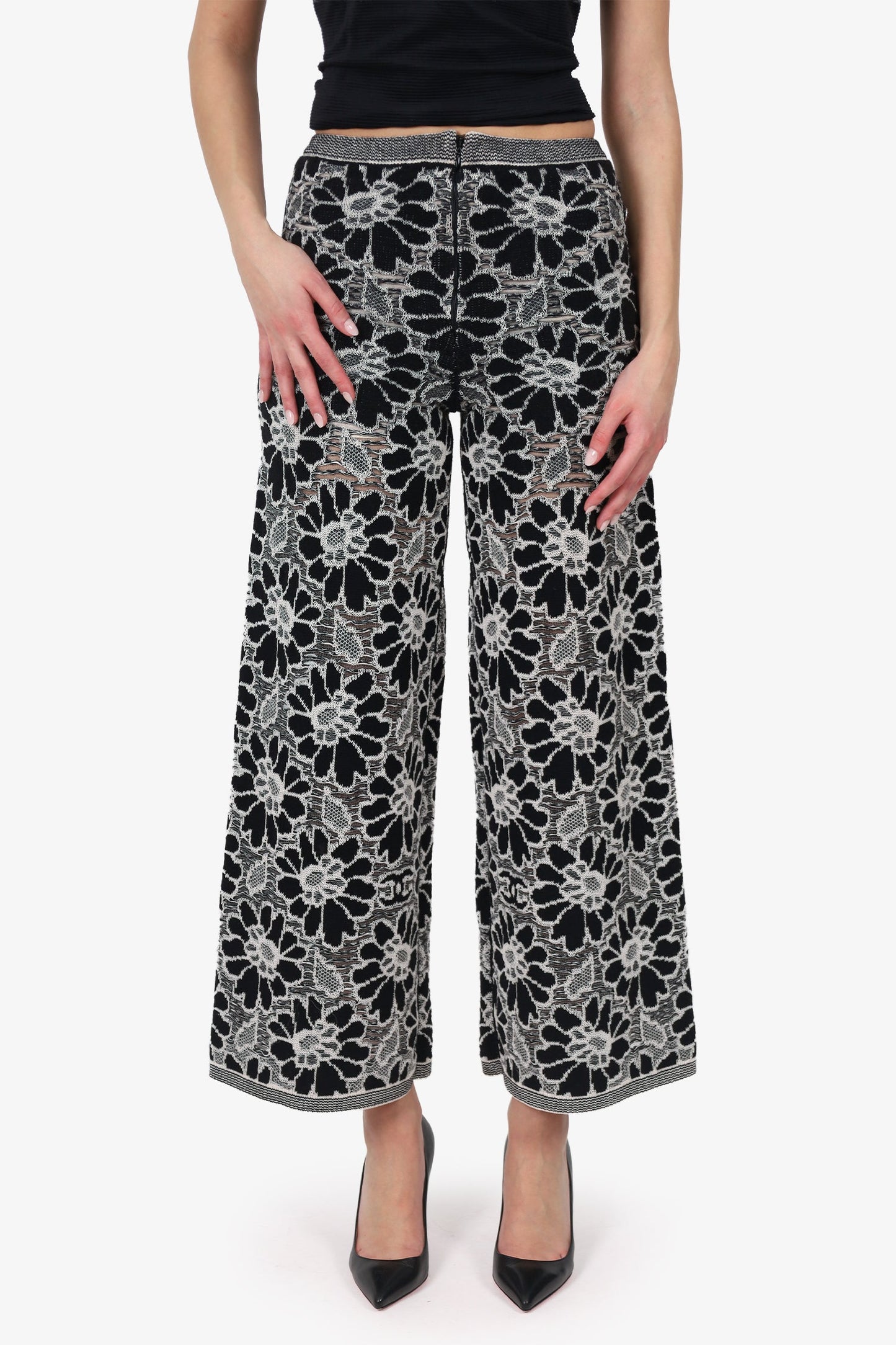 Pre-Loved Chanel™ SS20 Black/White Camellia Knit Culotte Pants Size 38