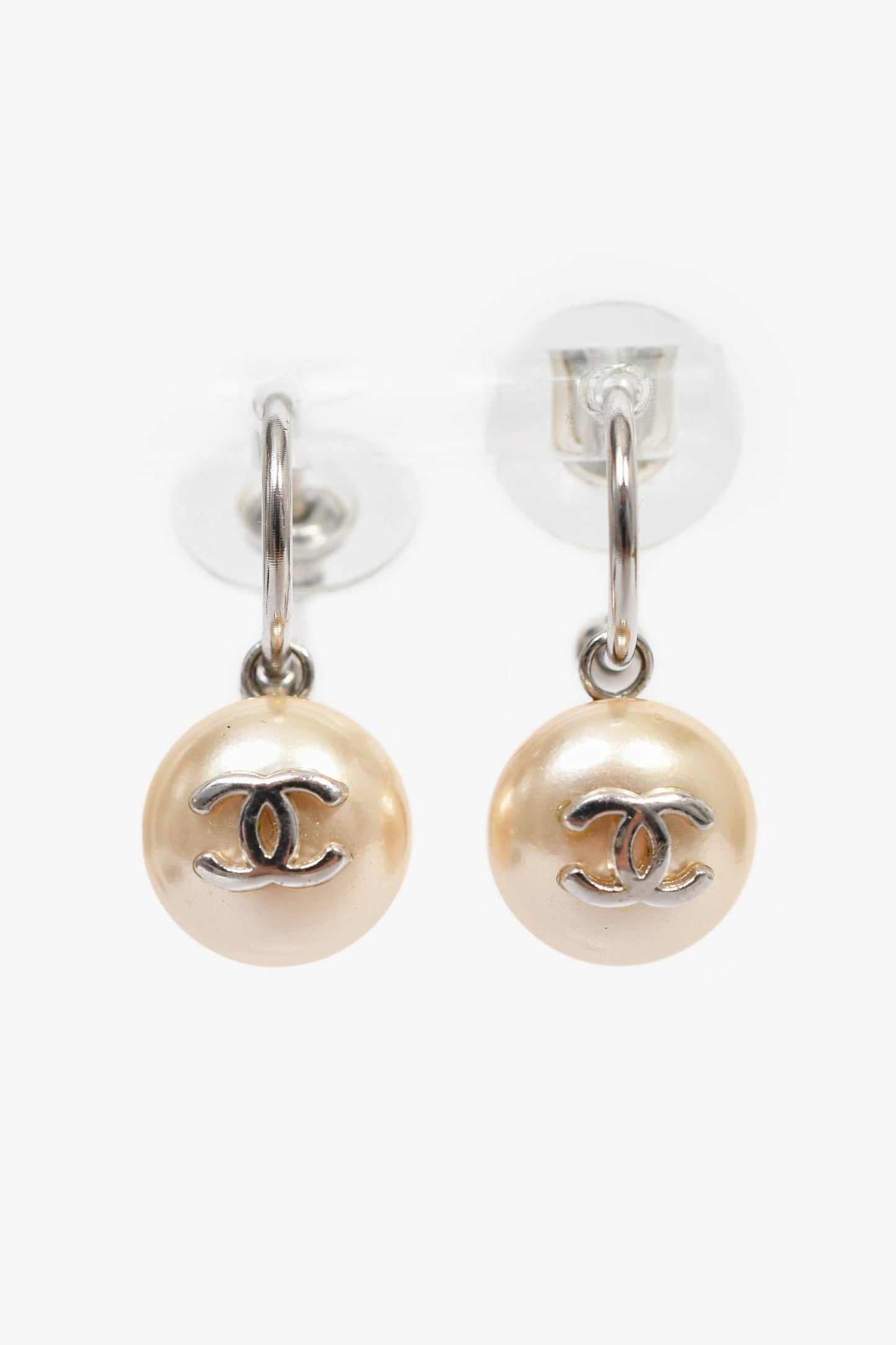 Pre-Loved Chanel™ 2000 Silver Toned Faux Pearl Drop Earrings