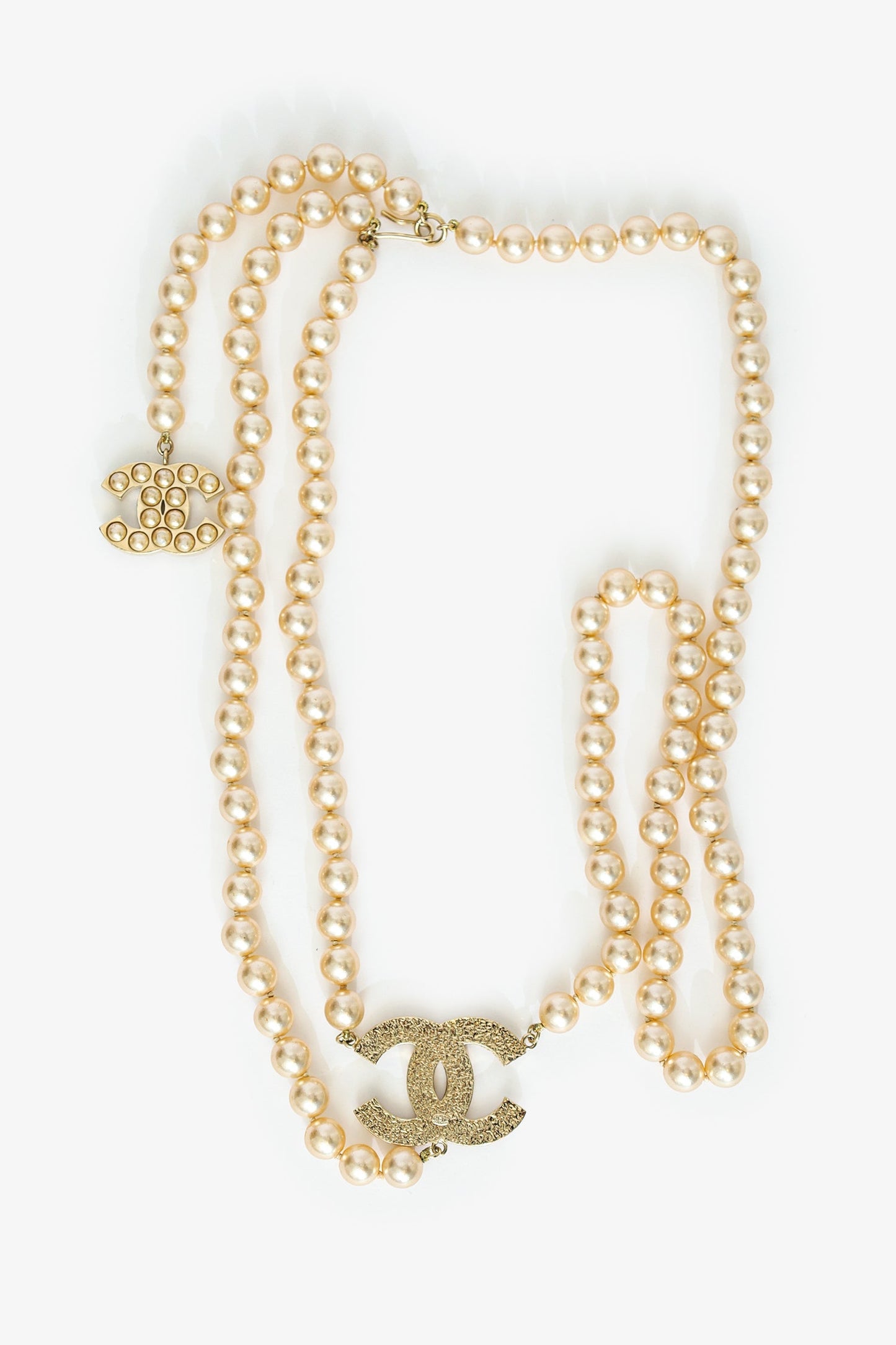 Pre-Loved Chanel™ Gold-tone Pearl CC Chain Necklace 94cm