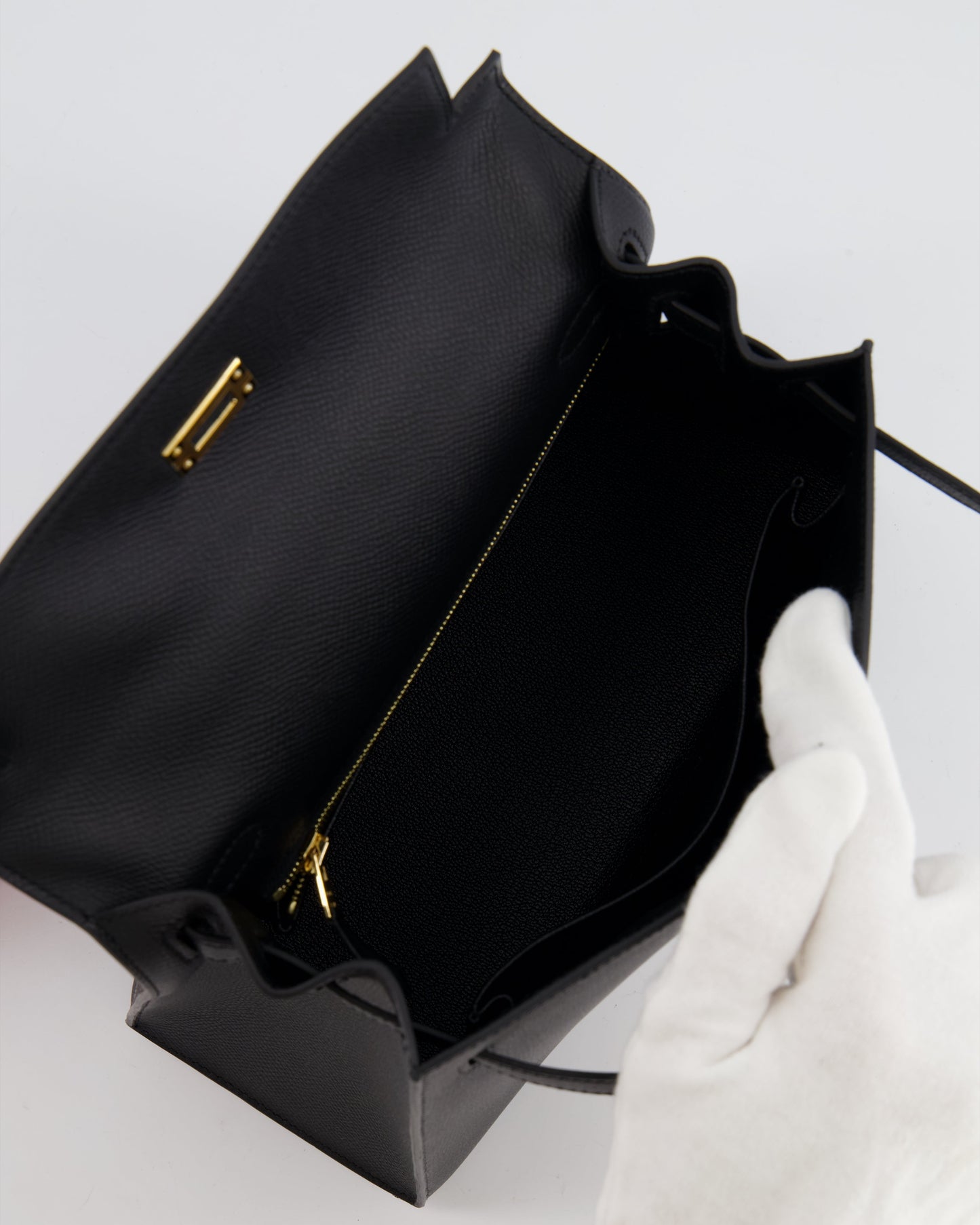 *HOLY GRAIL* Herm�s Kelly 25 Sellier Bag in Noir Epsom Leather with Gold Hardware