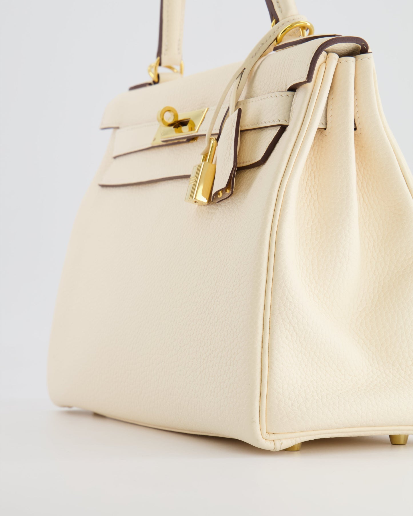 Herm�s Kelly 28 Retourne Bag in Nata Clemence Leather with Gold Hardware