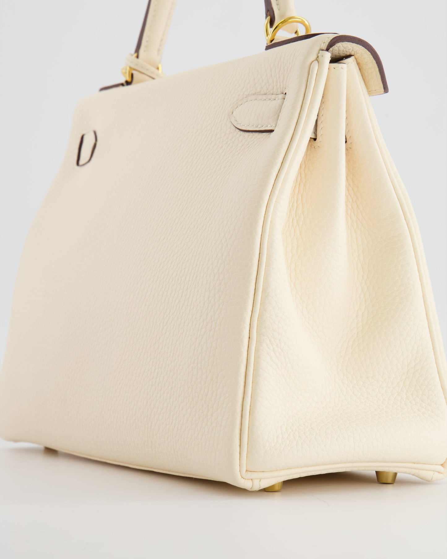 Herm�s Kelly 28 Retourne Bag in Nata Clemence Leather with Gold Hardware